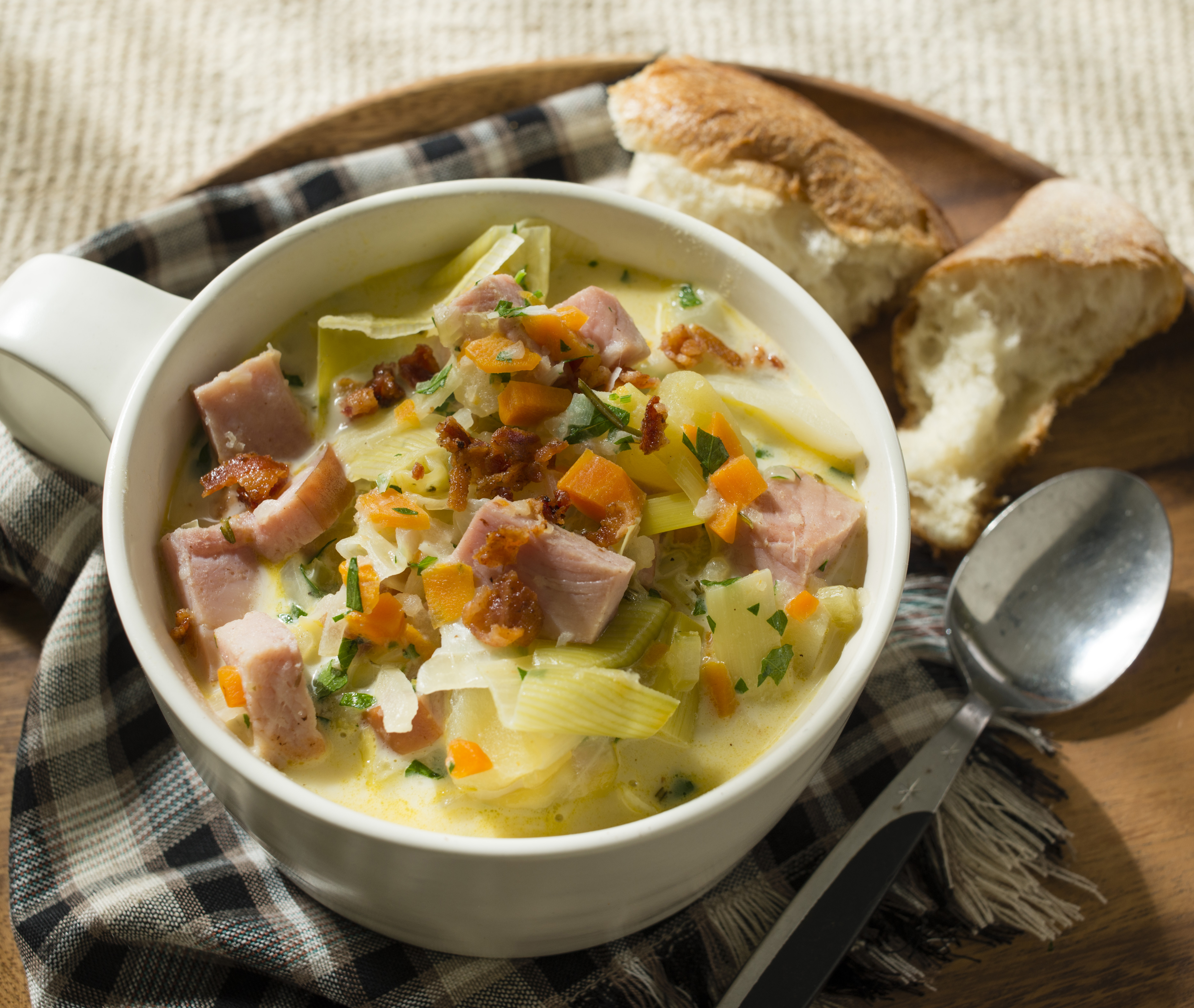 Ham chowder with leeks and cabbage.