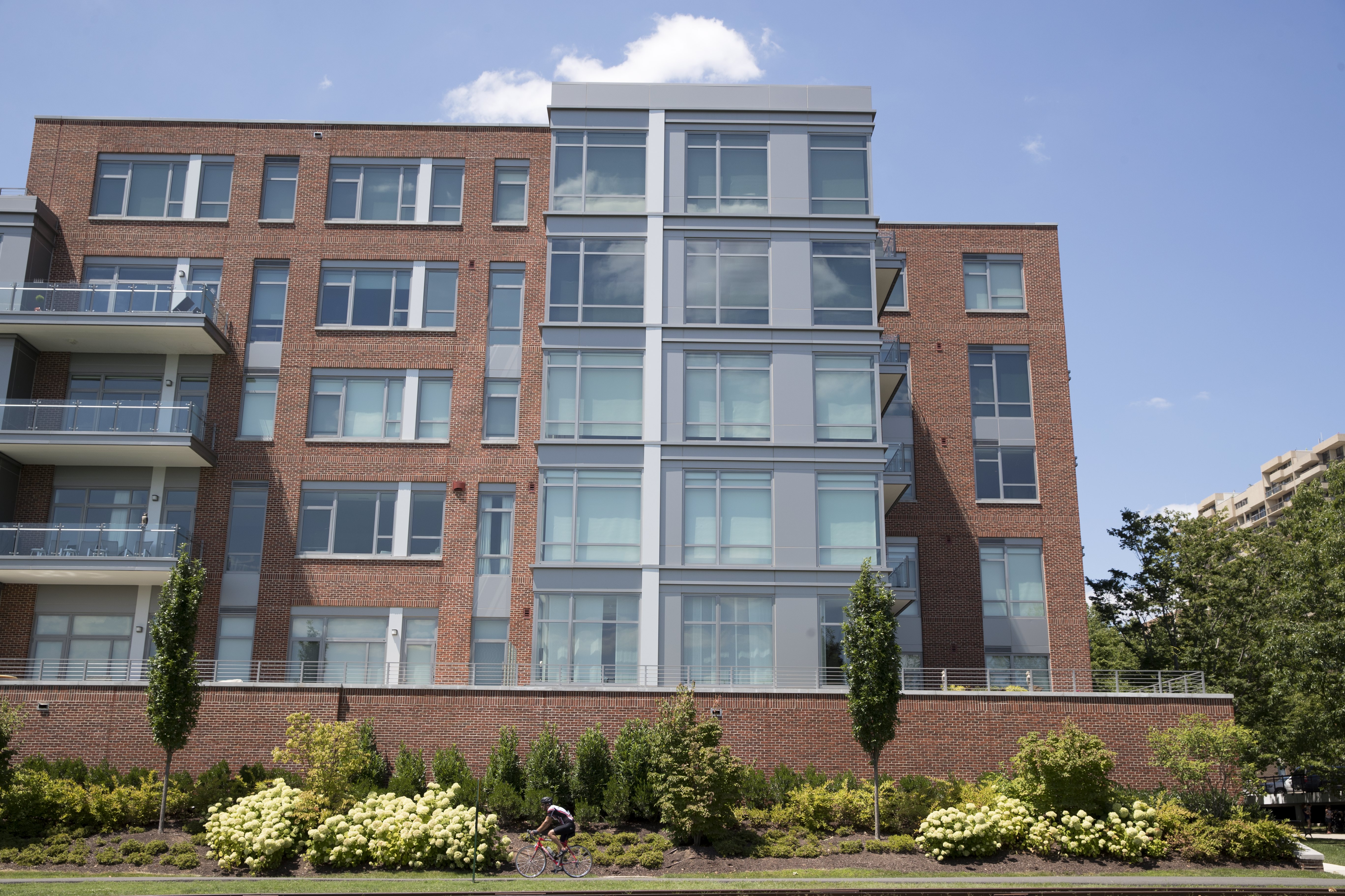 A building containing a condominium owned by Paul Manafort, in Alexandria, VA.