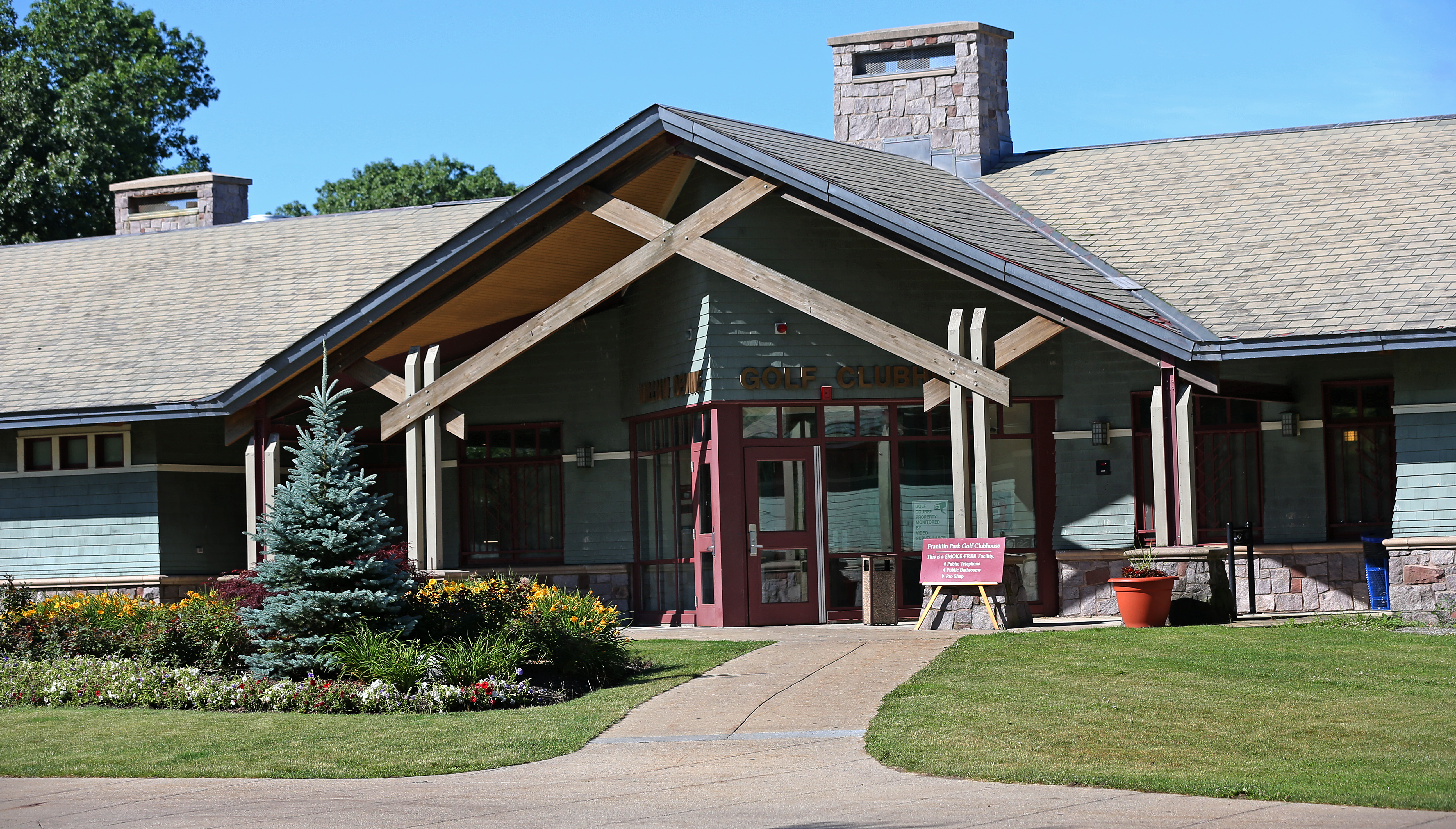 The clubhouse at Franklin Park.