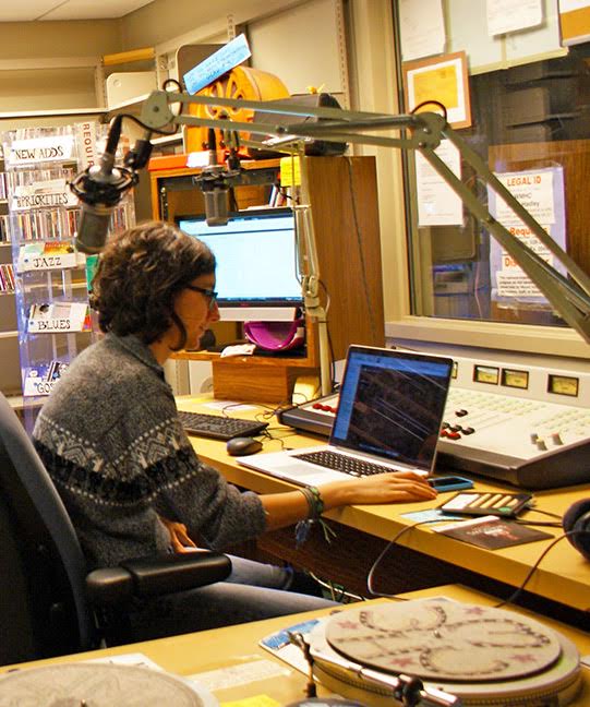 A recent tour of Mount Holyoke College gave students an inside look at the campus radio station, with host Ariela Schnyer ‘16.