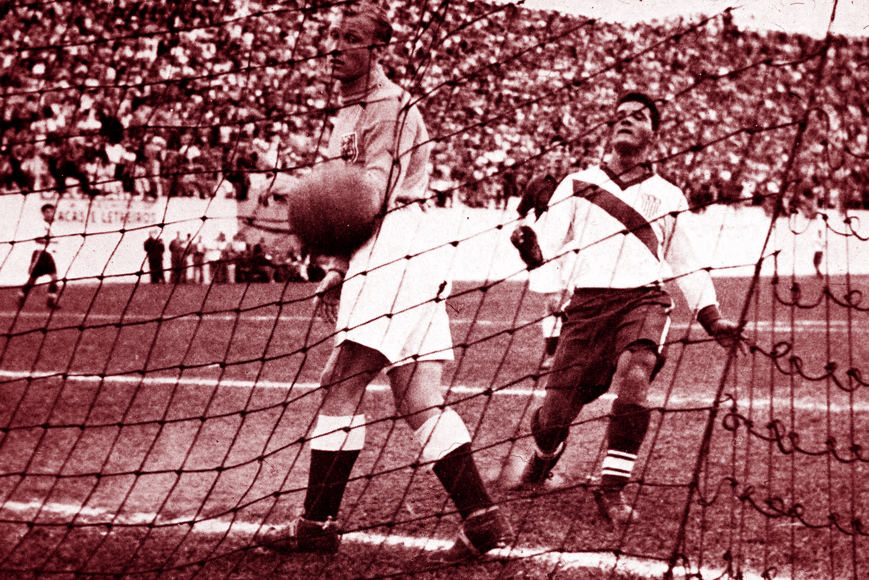 1950: The year of the polo-esque red sash.