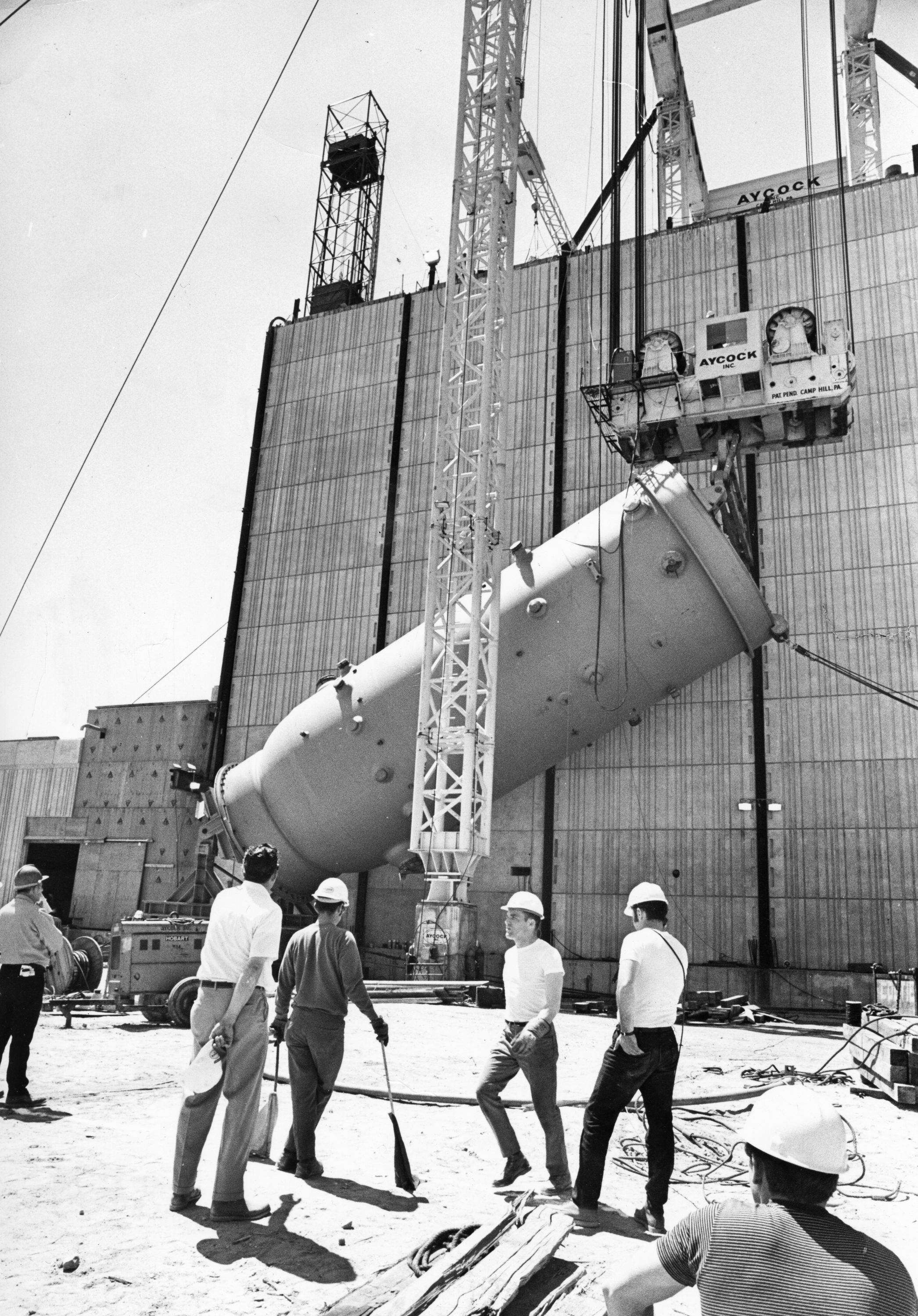 Pilgrim’s 512-ton nuclear reactor is hoisted in May 1970.