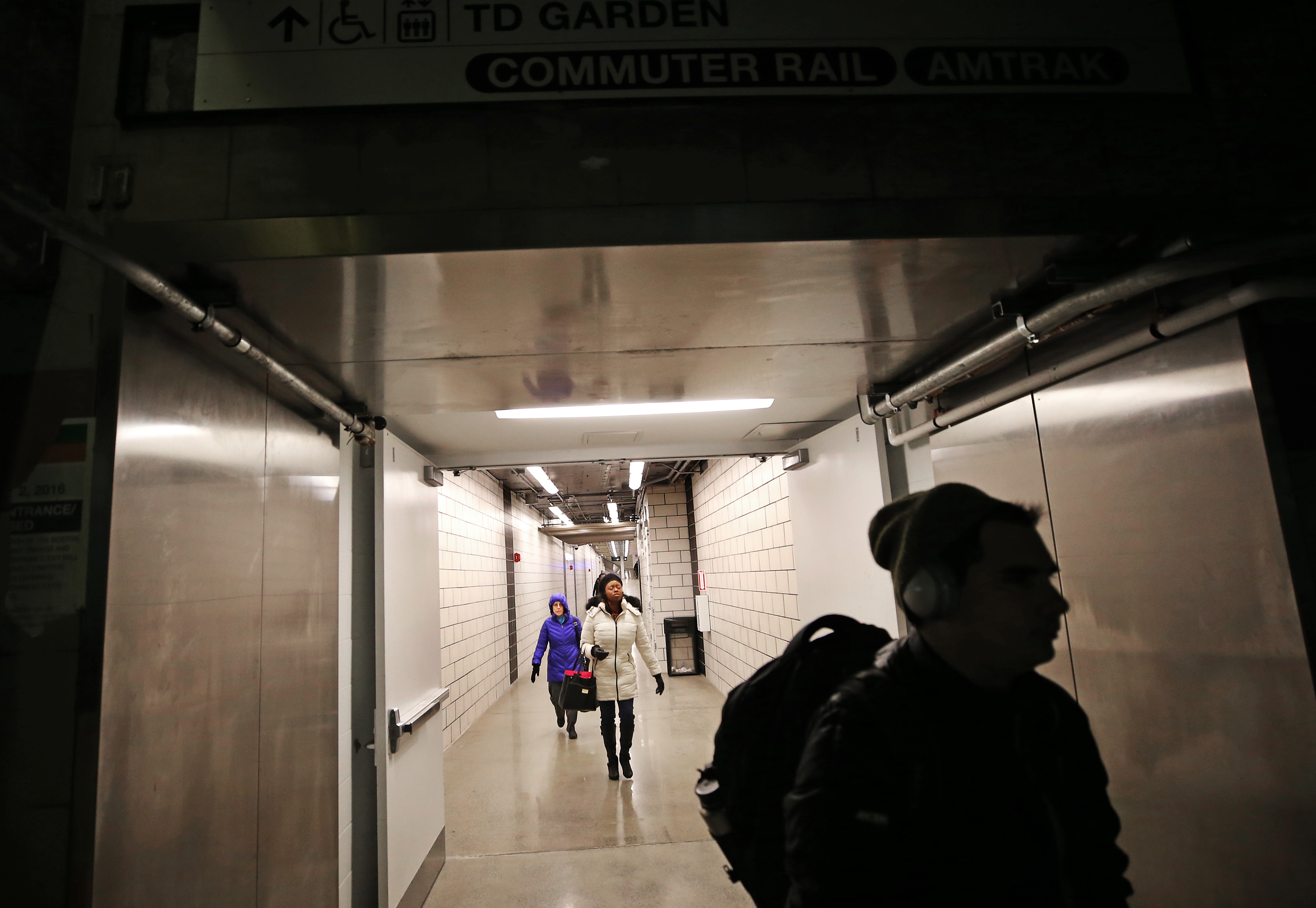 Customers used the new tunnel connecting the subway and commuter rail portions of North Station on Monday.