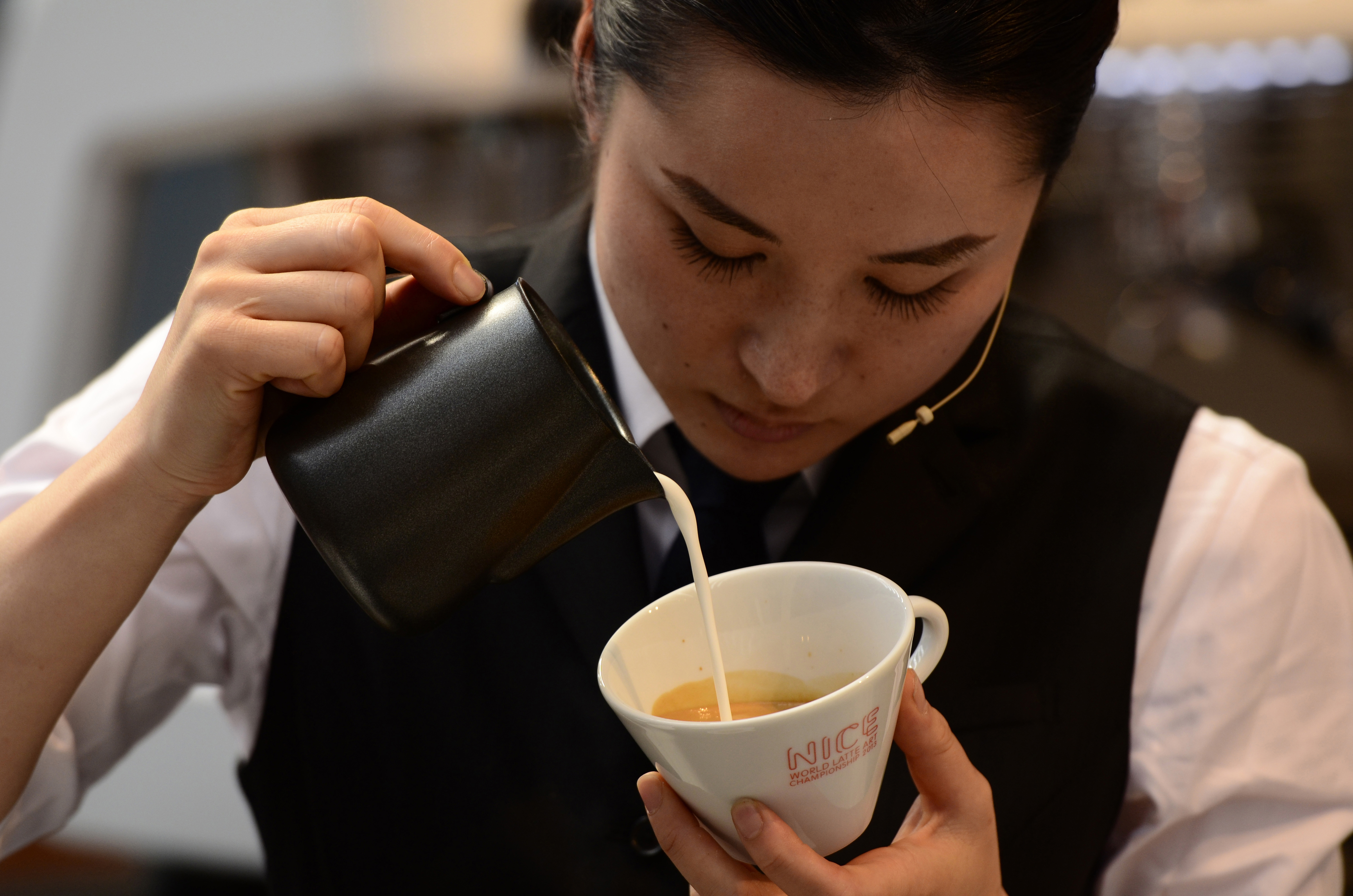 Ogawa Coffee’s Hisako Yoshikawa competes at the 2013 World Latte Art Competition, which she ultimately won.