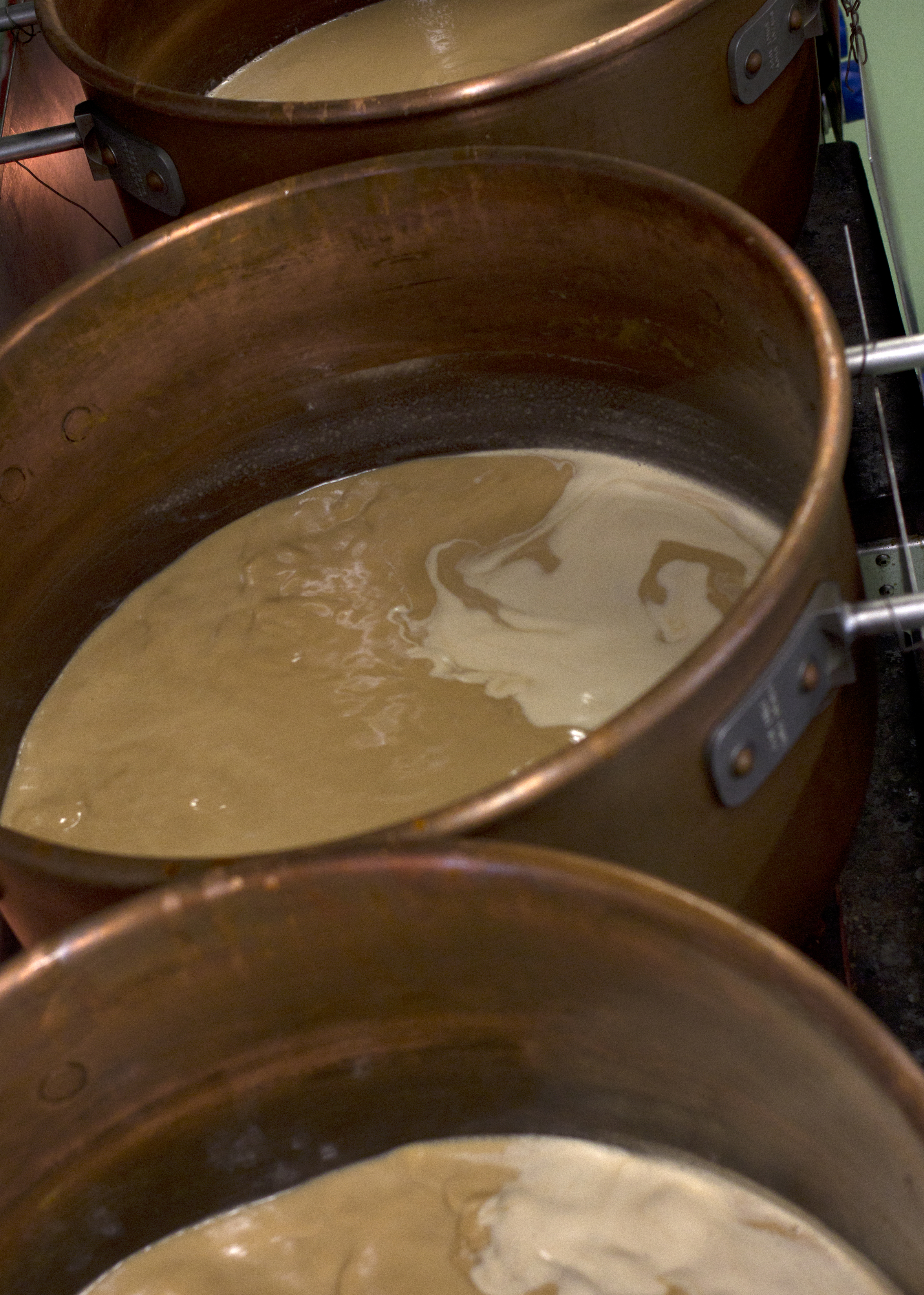 Copper pots with cajeta.
