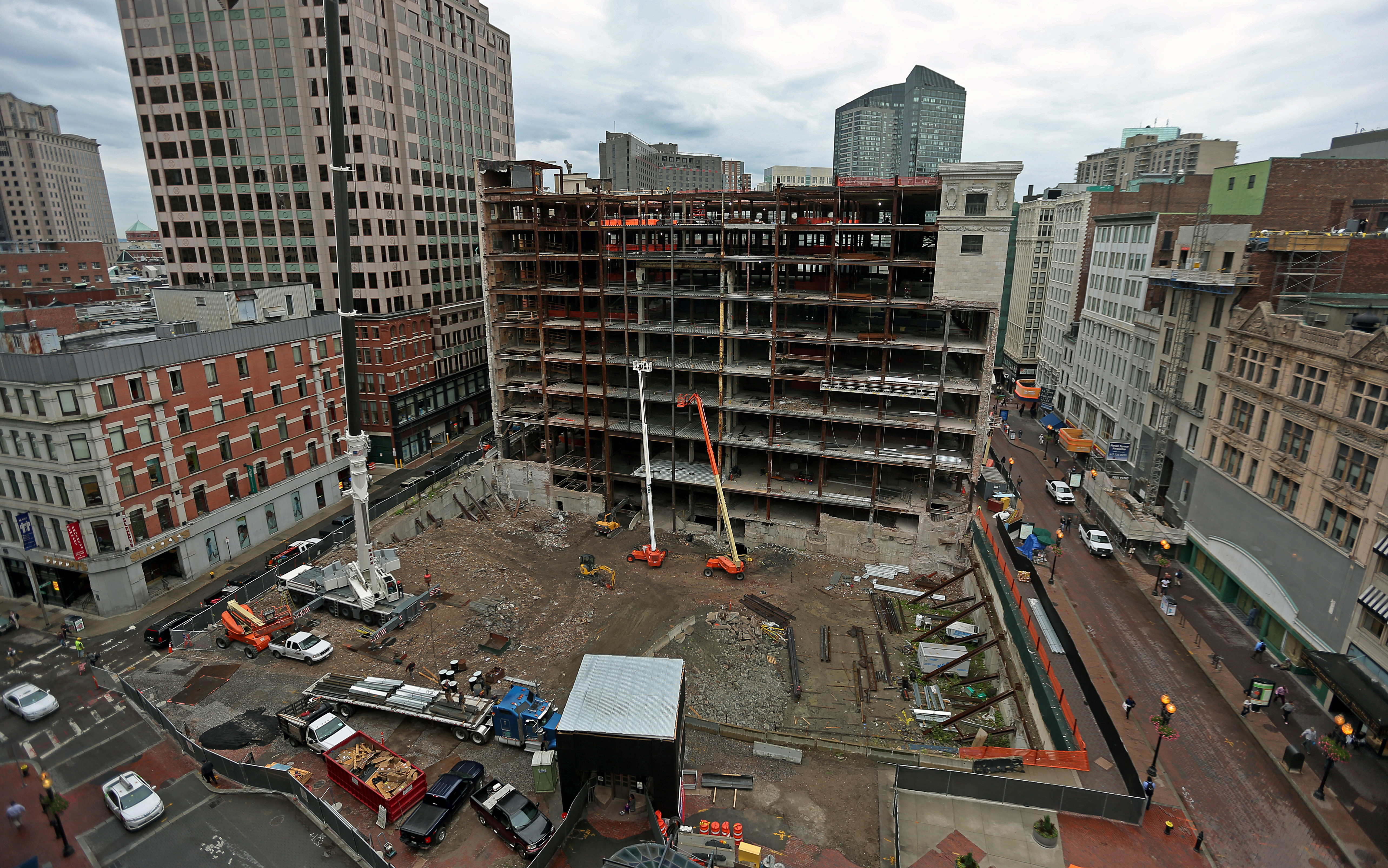 The hole next to the Filene’s facade became Millennium Tower, and Primark replaced Filene’s.