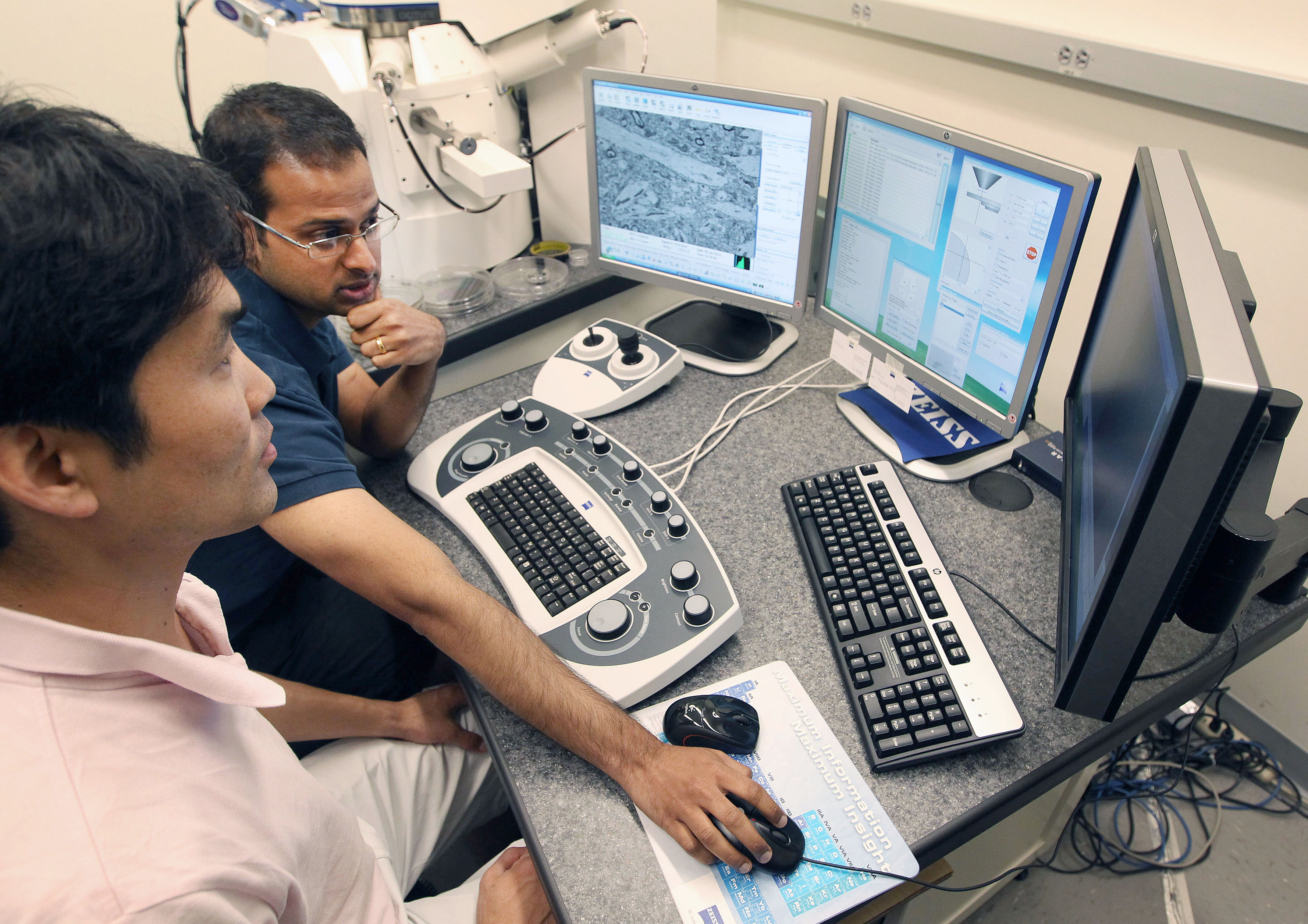 Sebastian Seung (left) in his MIT lab with Ashwin Vishwanathan. Seung’s EyeWire game enlists help with his research.