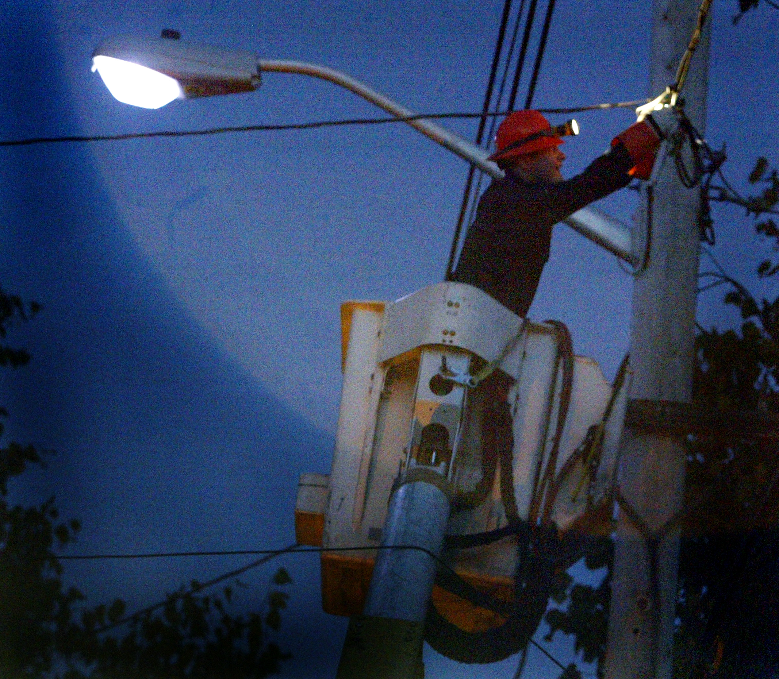 A utility worker makes repairs on a streetlight in Medford. JIM DAVIS FILE PHOTO/BOSTON GLOBE