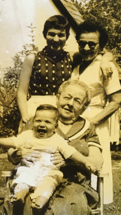 Goldie Michelson (standing right), her daughter Renee Minsky (standing left), Goldie’s mother Manya (sitting), and Goldie’s granddaughter Marilyn Melton (baby on lap).