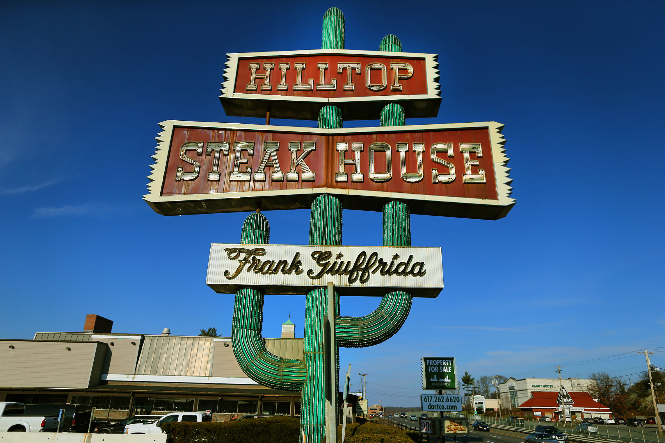 Route 1 should preserve Hilltop cactus sign - The Boston Globe