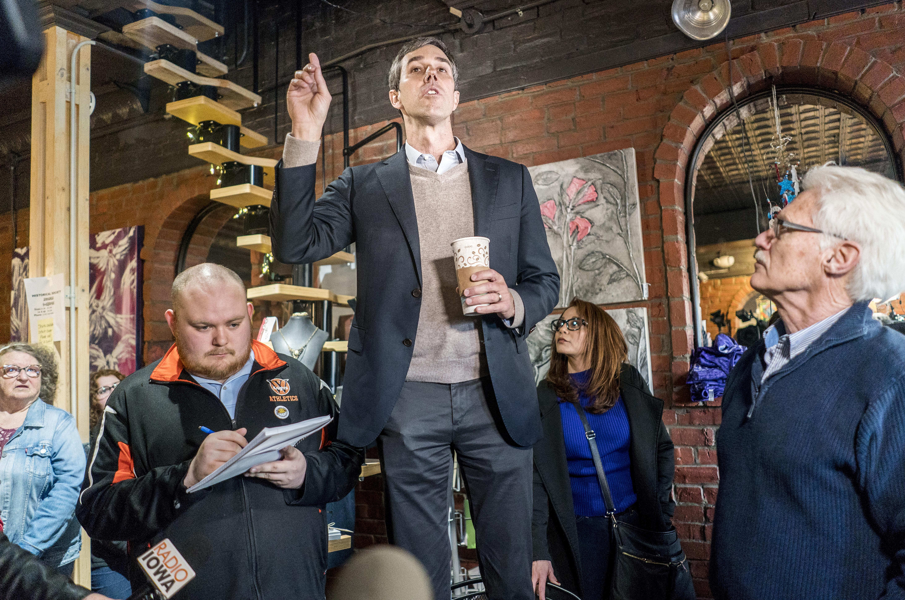Beto O'Rourke met Iowa voters at The Lost Canvas in downtown Keokuk, Iowa, on Thursday.
