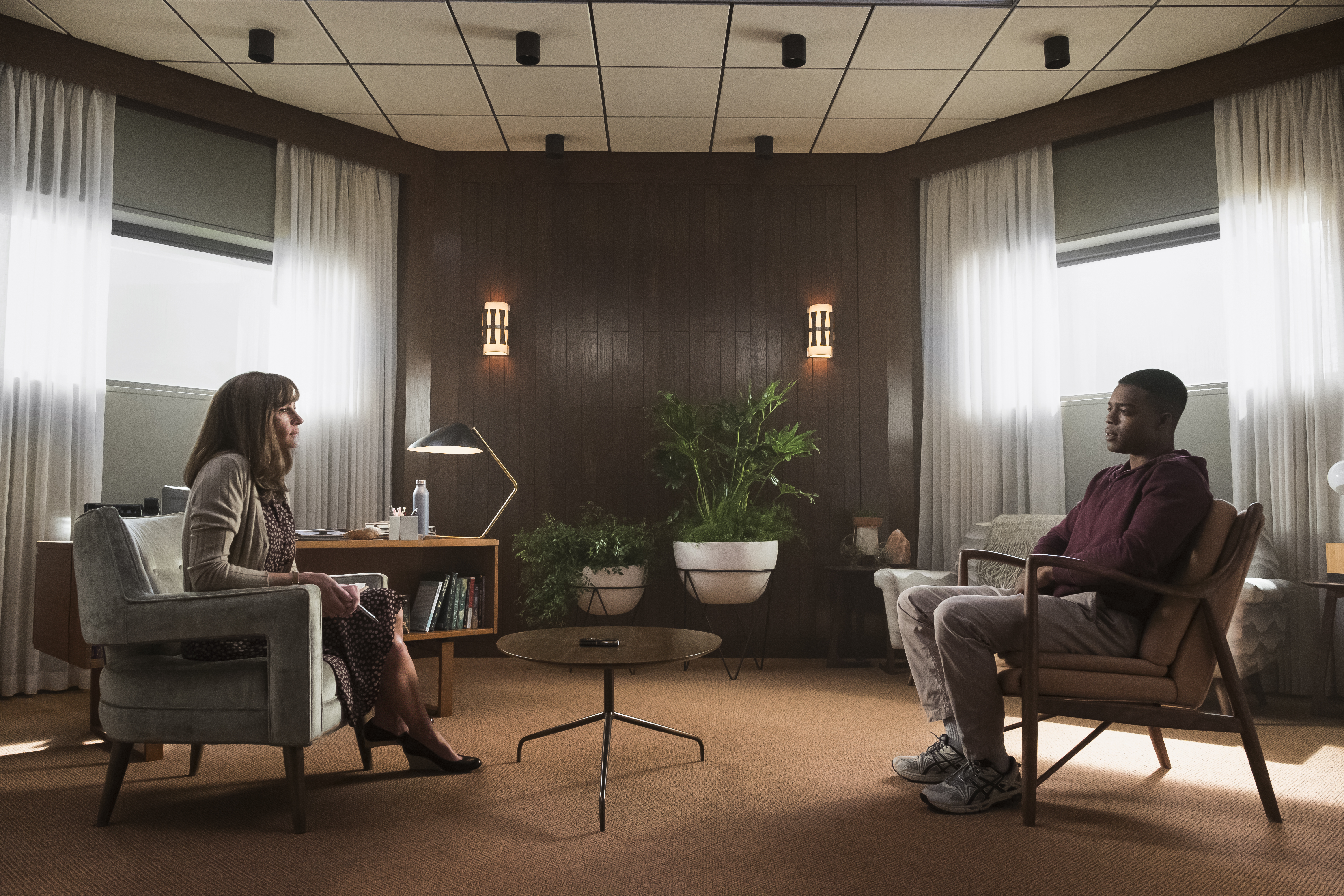 Julia Roberts, Stephan James in Amazon’s Homecoming.