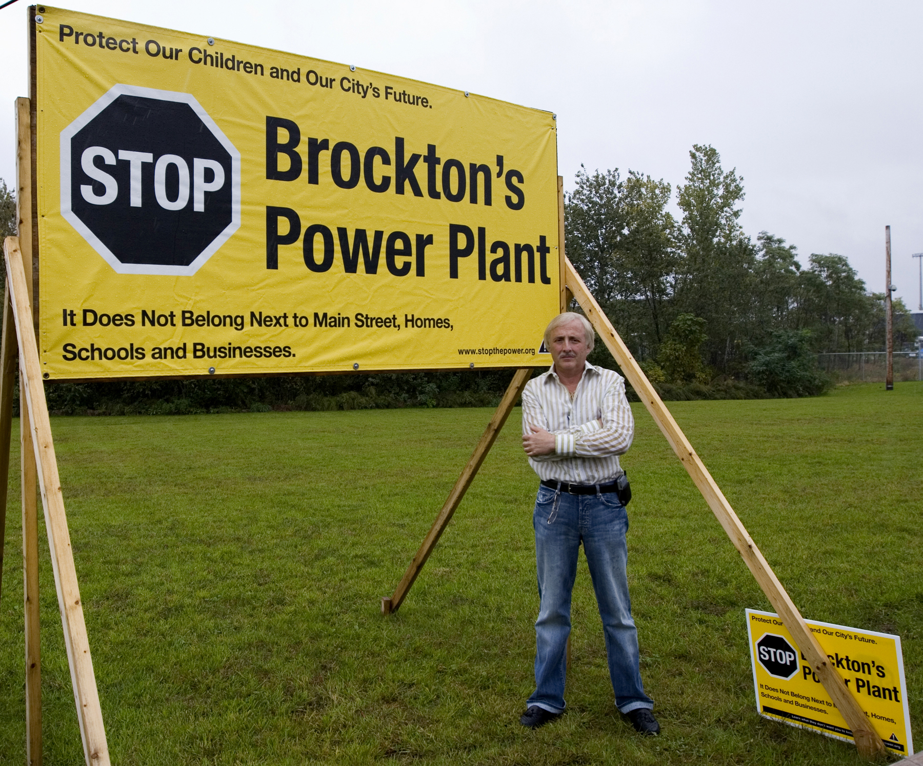 Activists have been trying to stop a plan to build a power plant in Brockton for nearly a decade. Mayor Bill Carpenter, however, believes the city will lose its last fight<span channel="!BostonGlobe/SO2_REG-01">, and urges the City Council to settle the case</span>.