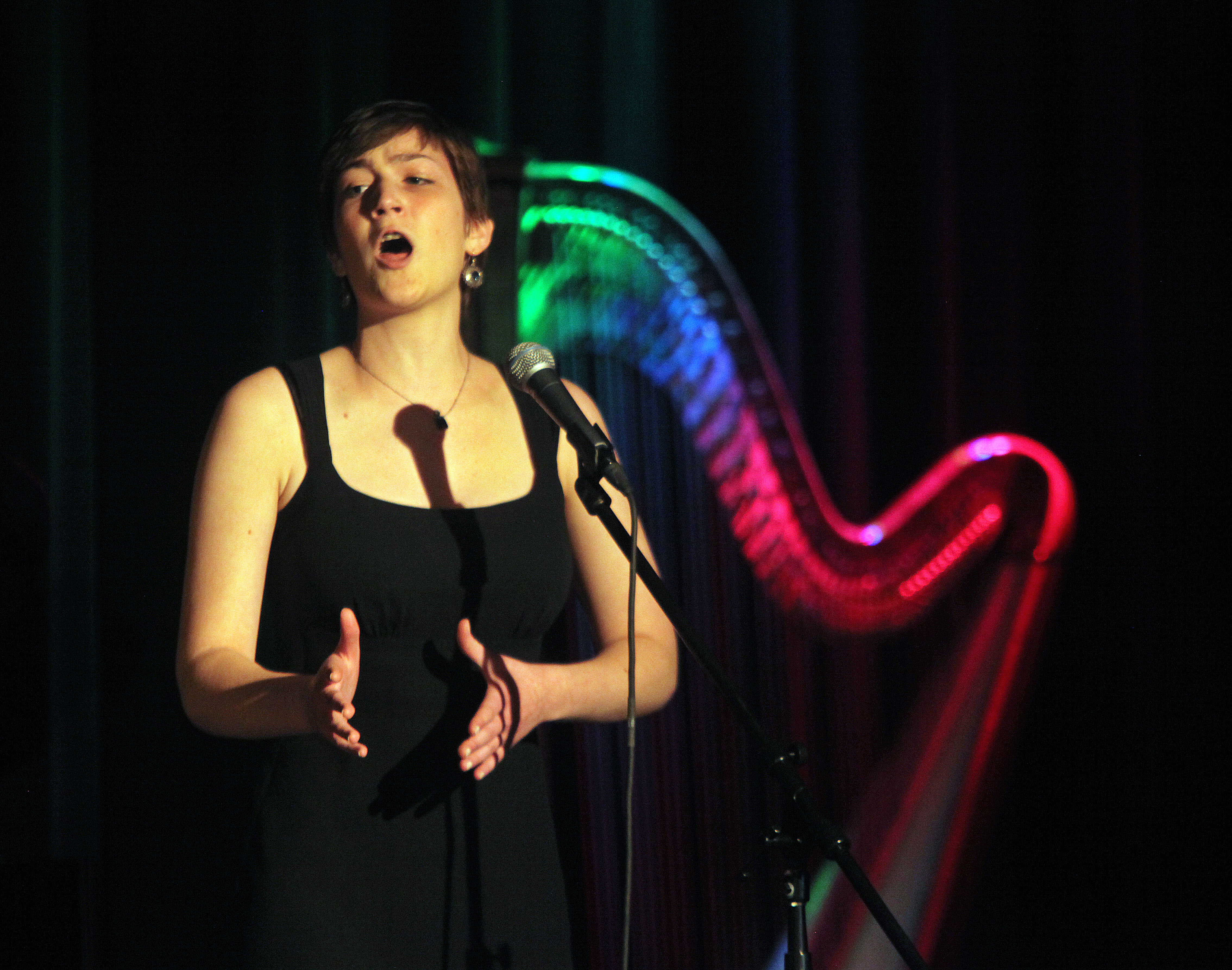 Juliana van Amsterdam sang Schubert’s “An Die Musik”; ()