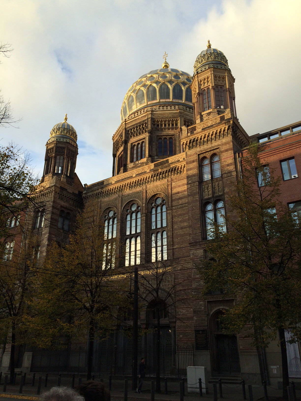 The New Berlin synagogue rises above the Spree River as Jewish life returns to Berlin.