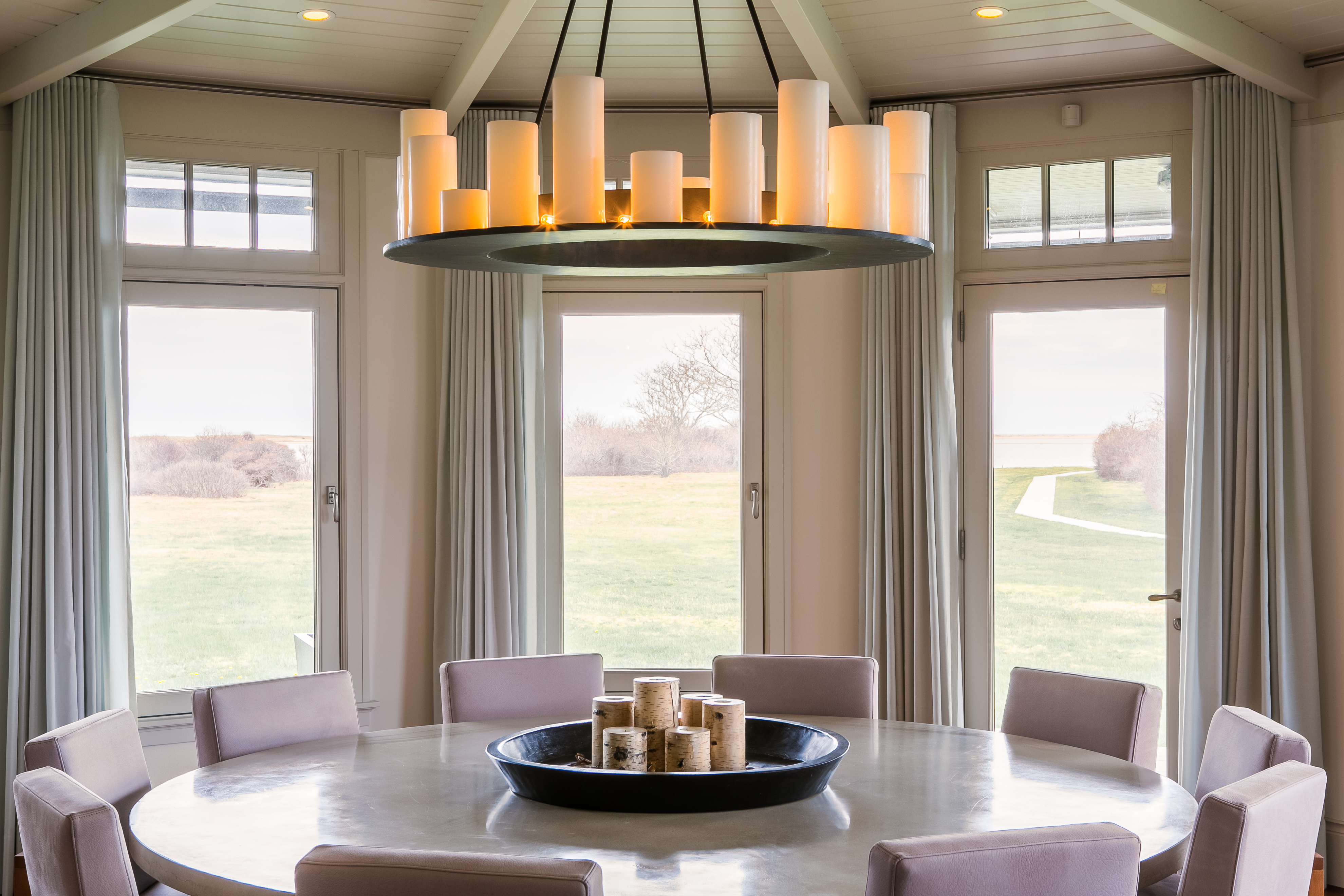 Another look at the dining room.