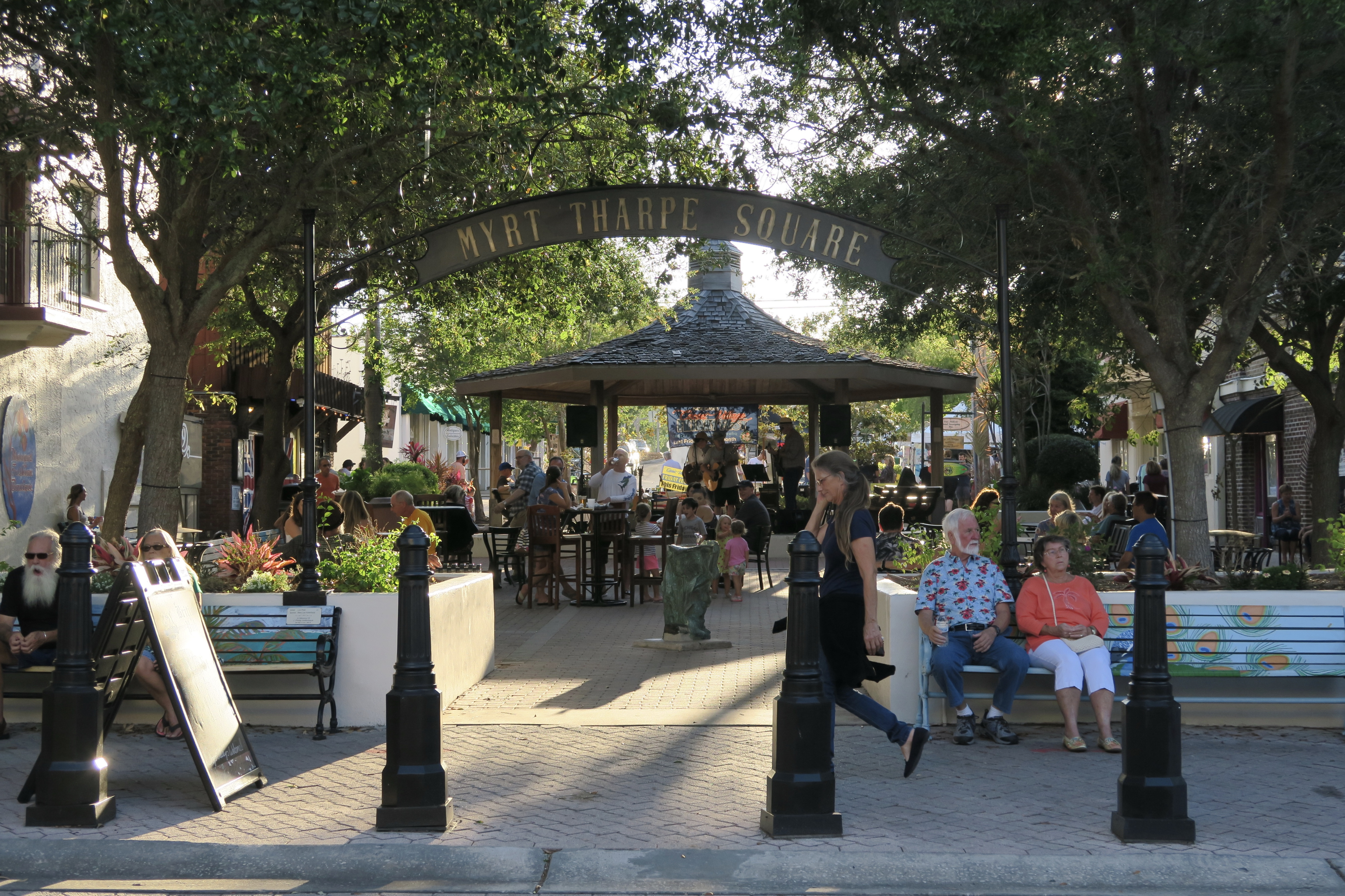 Tree-lined streets along the Indian River are home to restaurants, shops, and performance venues.