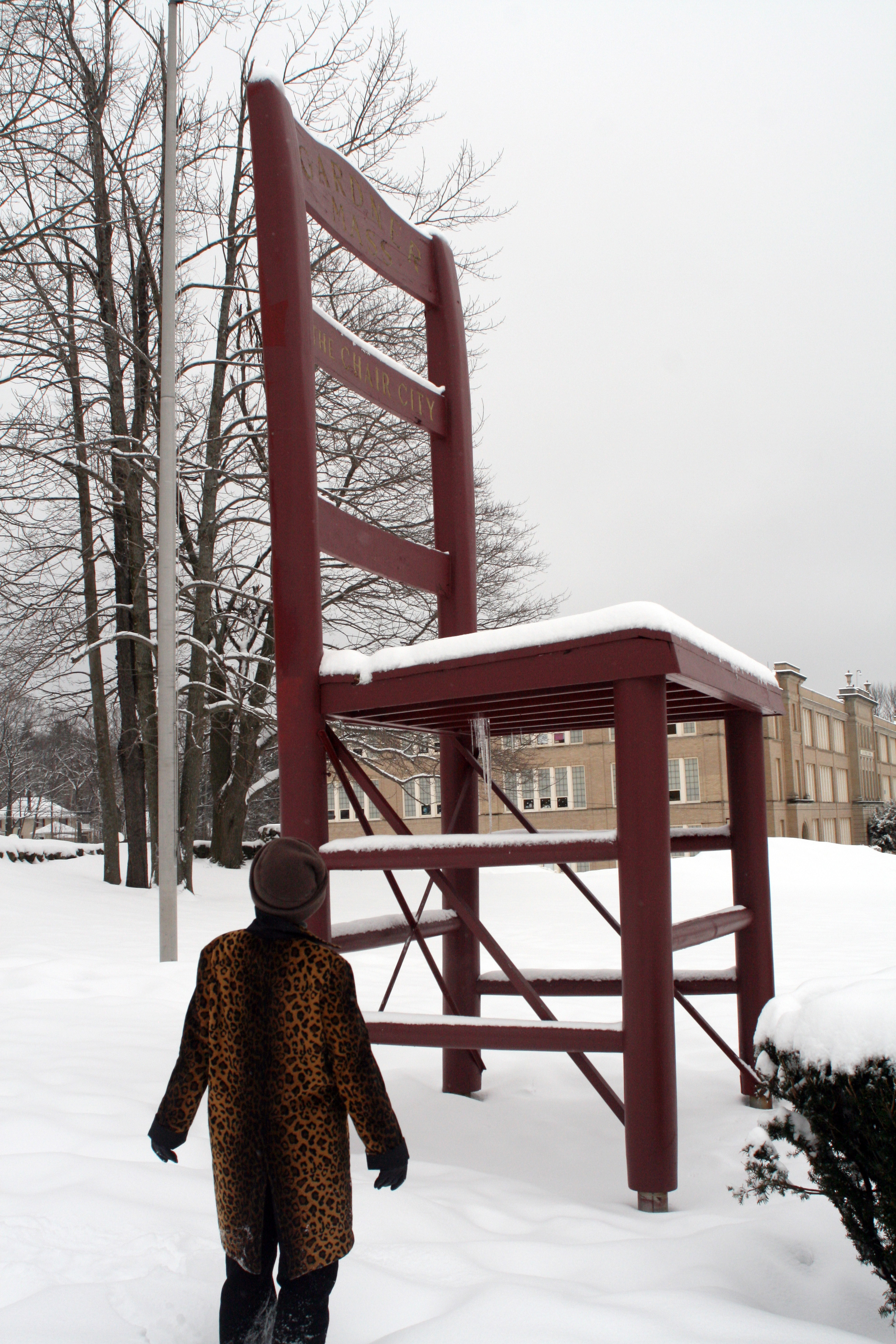 for Travel - 20zippy - Giant Chair, Gardner. Related "Zippy" strip: âœWell-Endowed." An admirer marvels at the Giant Chair, a.k.a. the Big Chair: 20 feet tall and 3,000 lbs. (Bill Regan for The Boston Globe) Library Tag 03202011 Travel - New England
