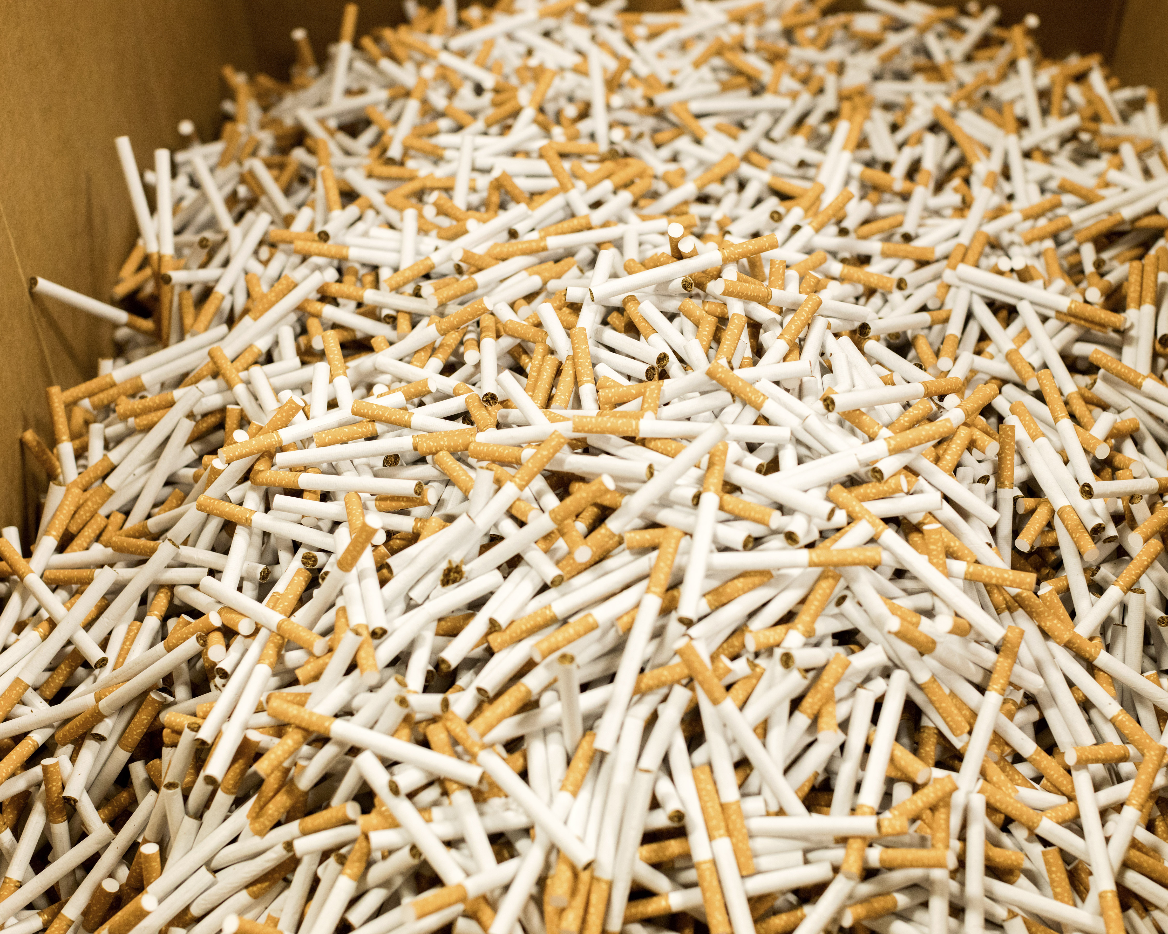 recessed filter cigarettes All Parliament Cigarettes – Pink Dot