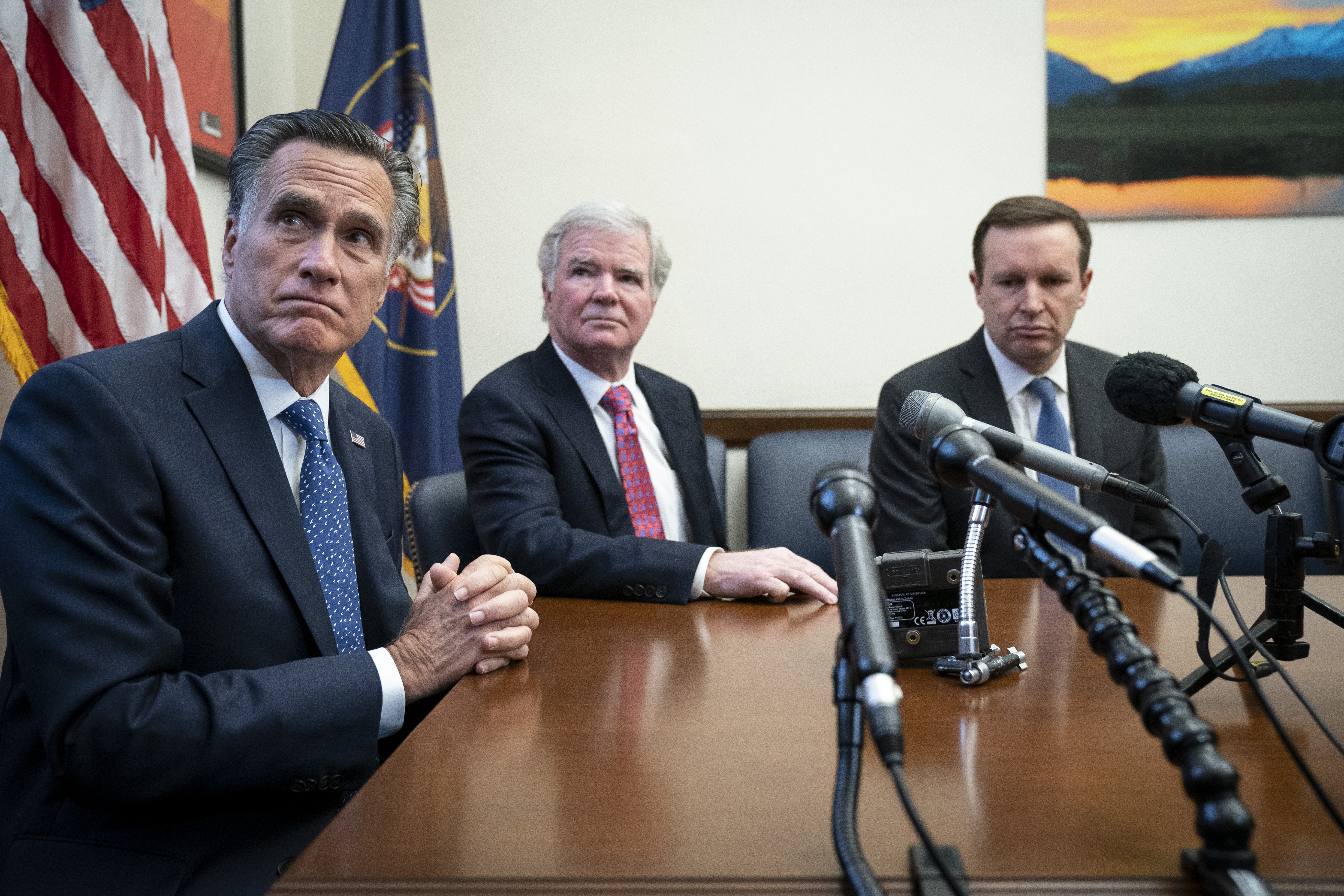 Senators Mitt Romney (R-UT) and Chris Murphy (D-CT) met last month with NCAA President Mark Emmert to discuss the issue of compensation for collegiate athletes.