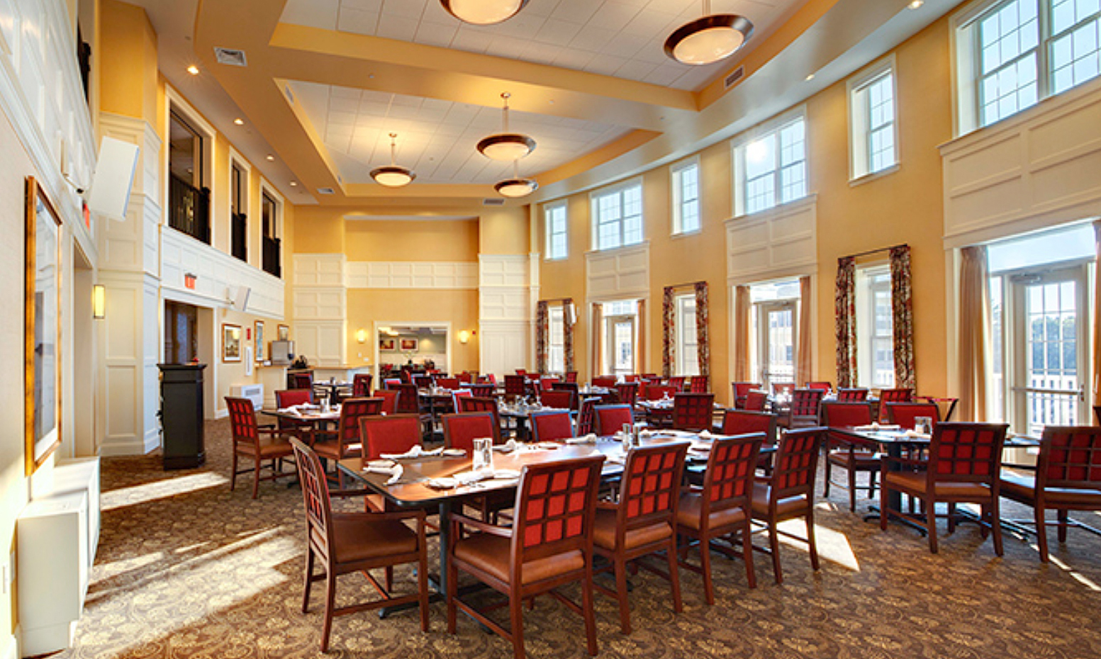 The dining room at the Commons, as at many deluxe developments, is modeled after a restaurant.