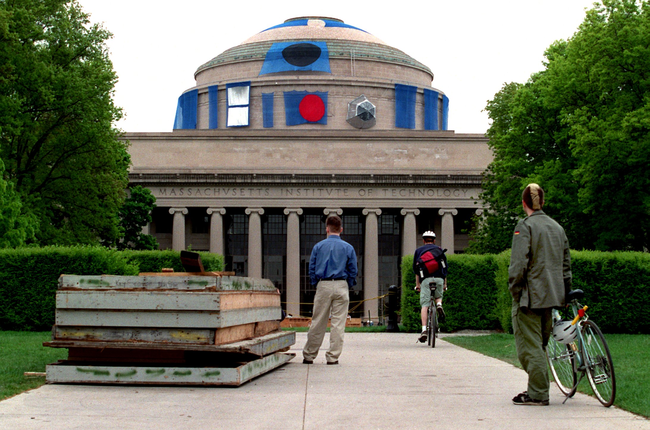 The dome was decorated as R2D2, the lovable “Star Wars” robot, in May 1999.