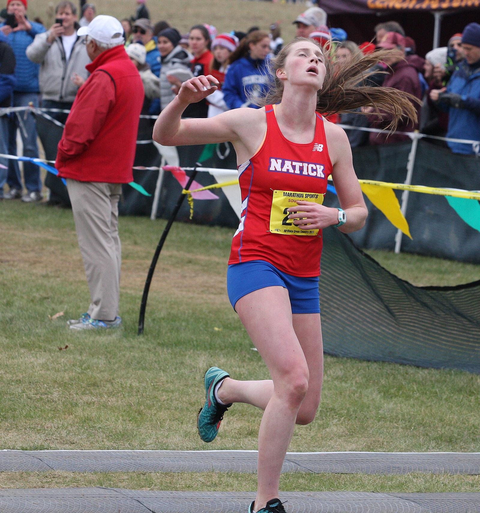 Grace Connolly won the Division 1 race in 17 minutes, 50.18 seconds.