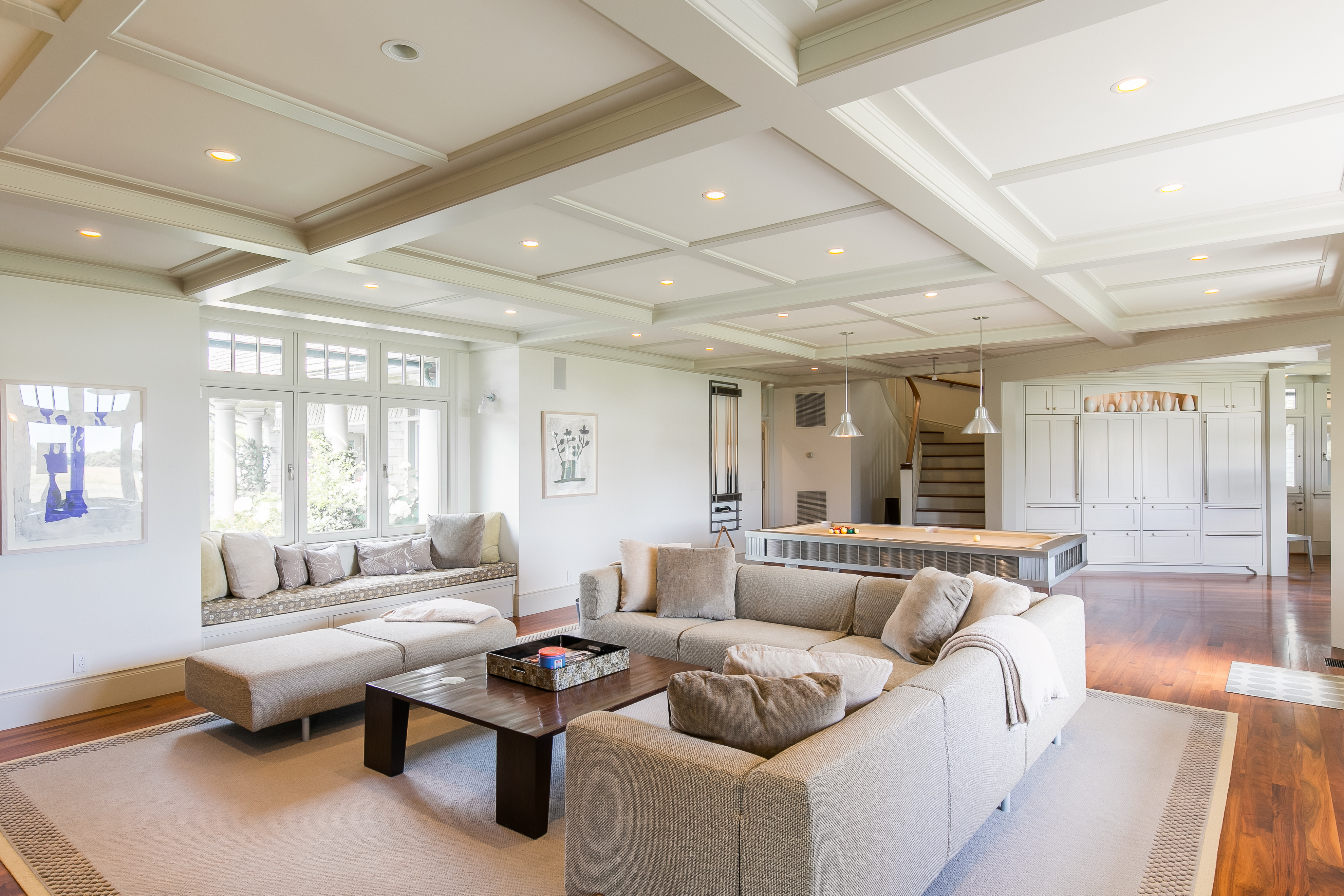 Another look at the sitting area.