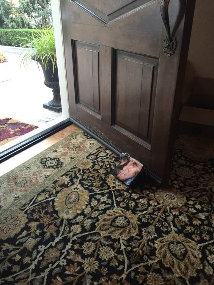 Mike O’Malley’s sister had a doorstop made that features a picture of the New Hampshire-bred actor’s face.