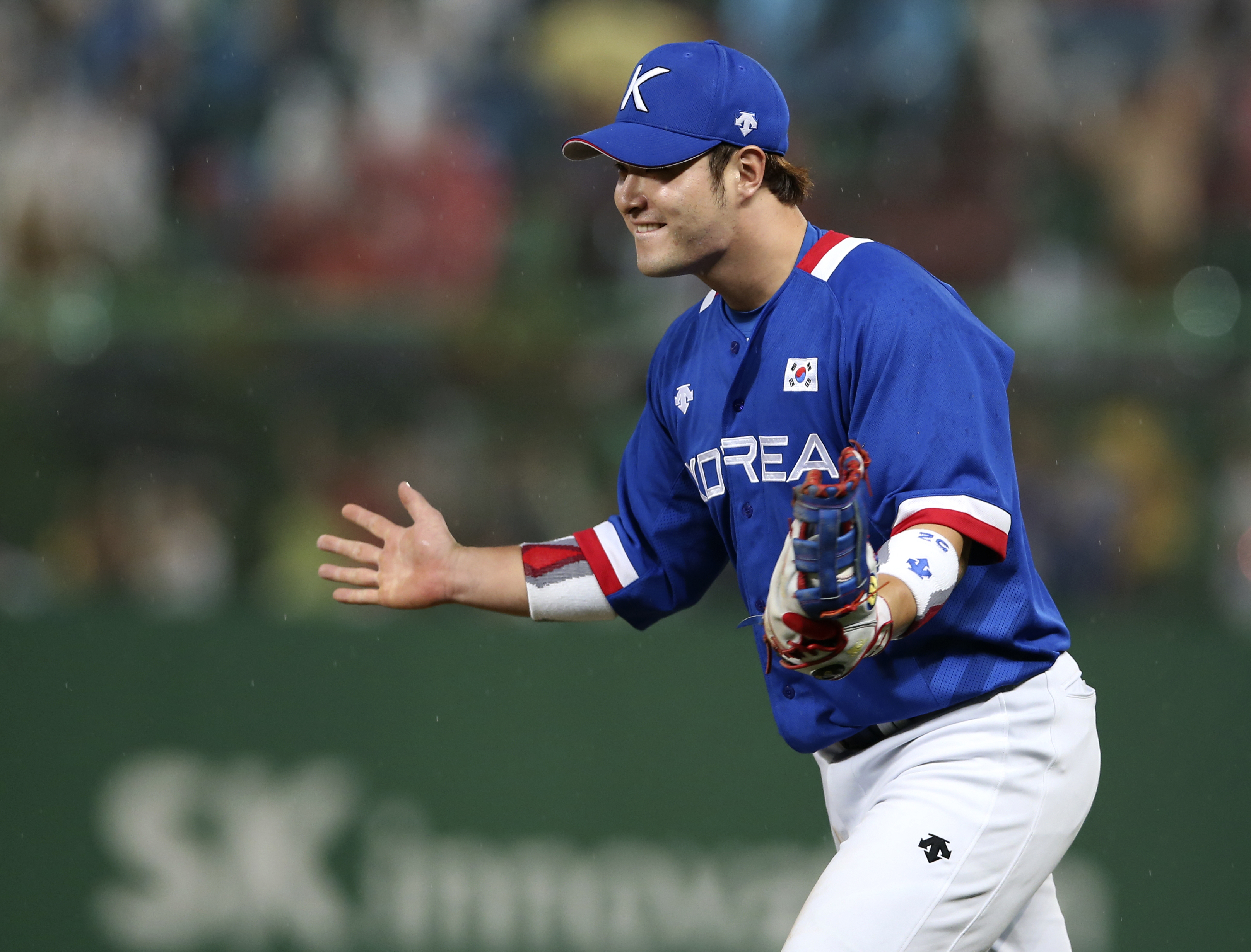 Listed at 6 feet 1 inch, 236 pounds, Byung-ho Park has raw power.