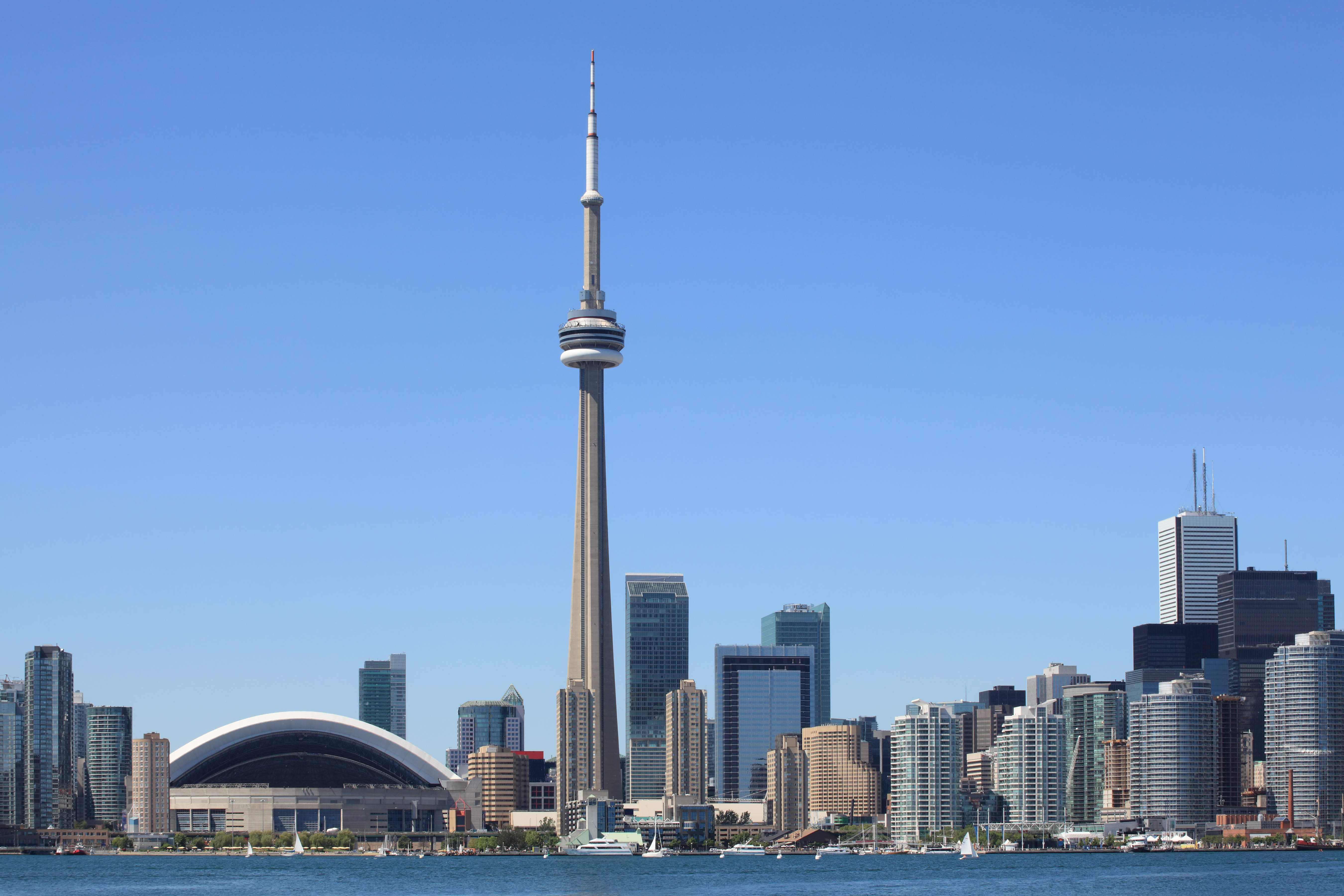 The average high temperature in Toronto in January is 33 degrees Fahrenheit. In July, it’s 80.