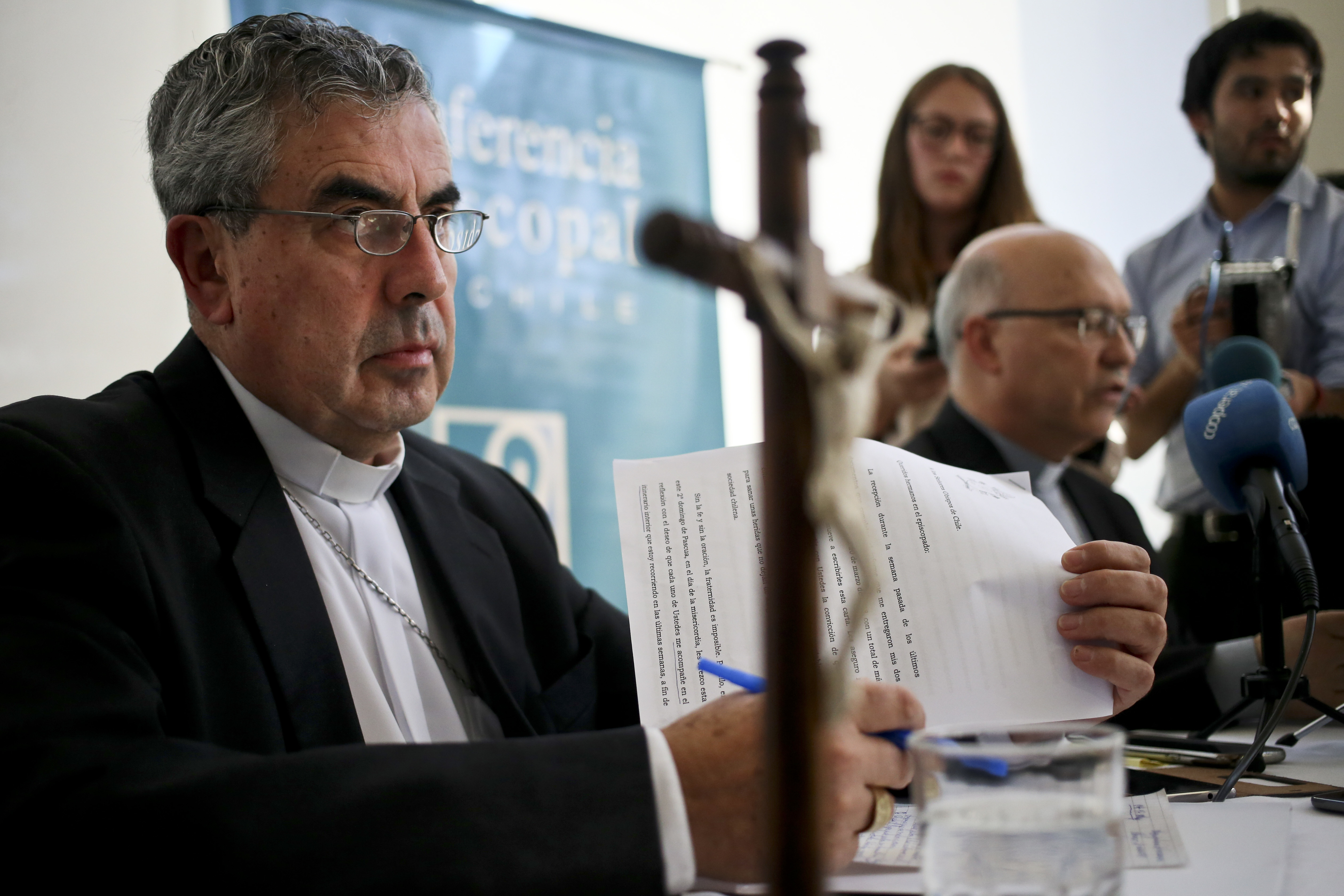 Monsignor Santiago Silva (left) and Monsignor Fernando Ramos (right) President and General Secretary of Episcopal Conference of Chile took part in a press conference about Pope Francis' recent letter, in Punta de Tralca, Chile on Wednesay.