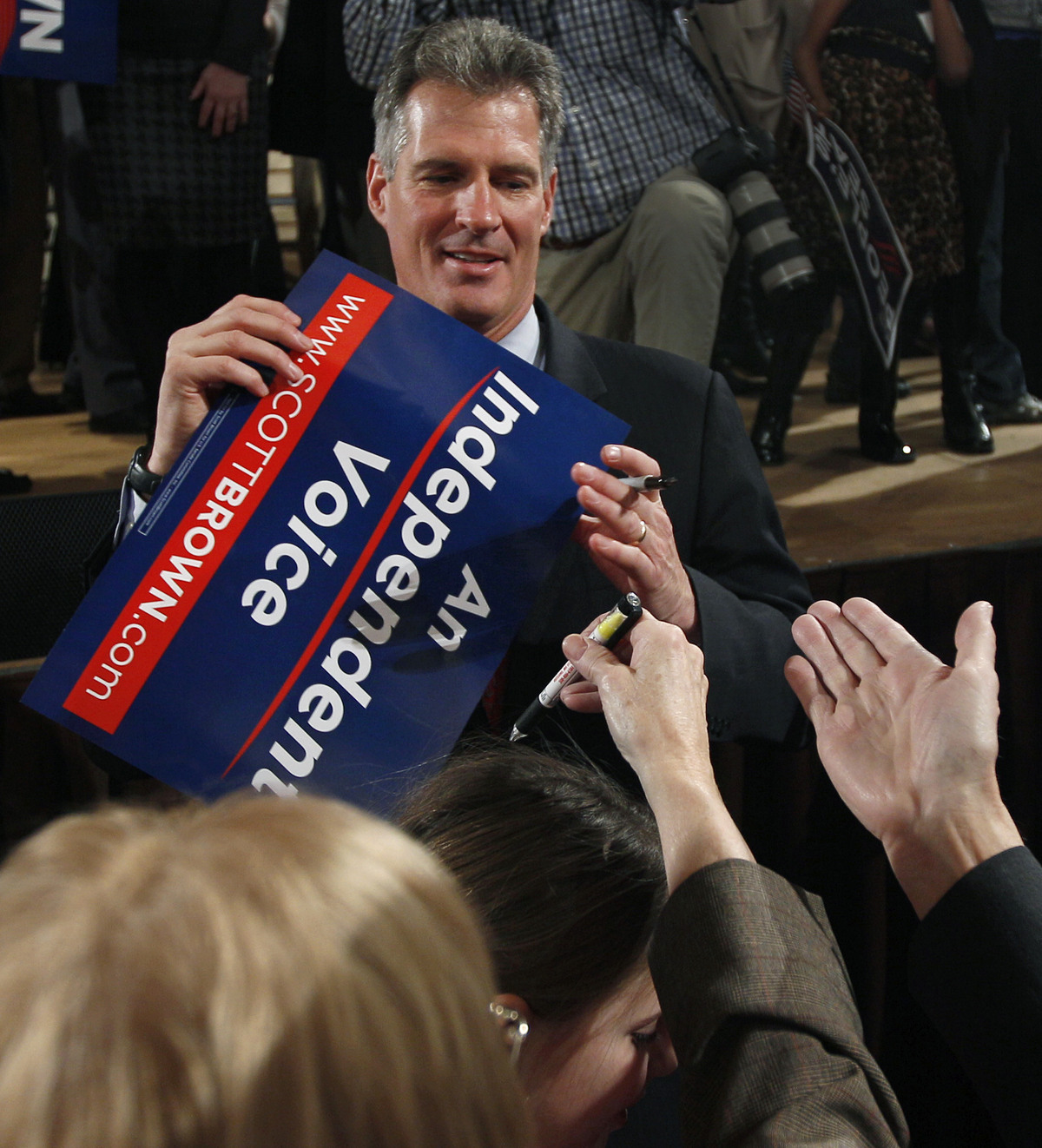 Senator Scott Brown’s strategy of distancing himself from national Republicans appears to be paying off.
