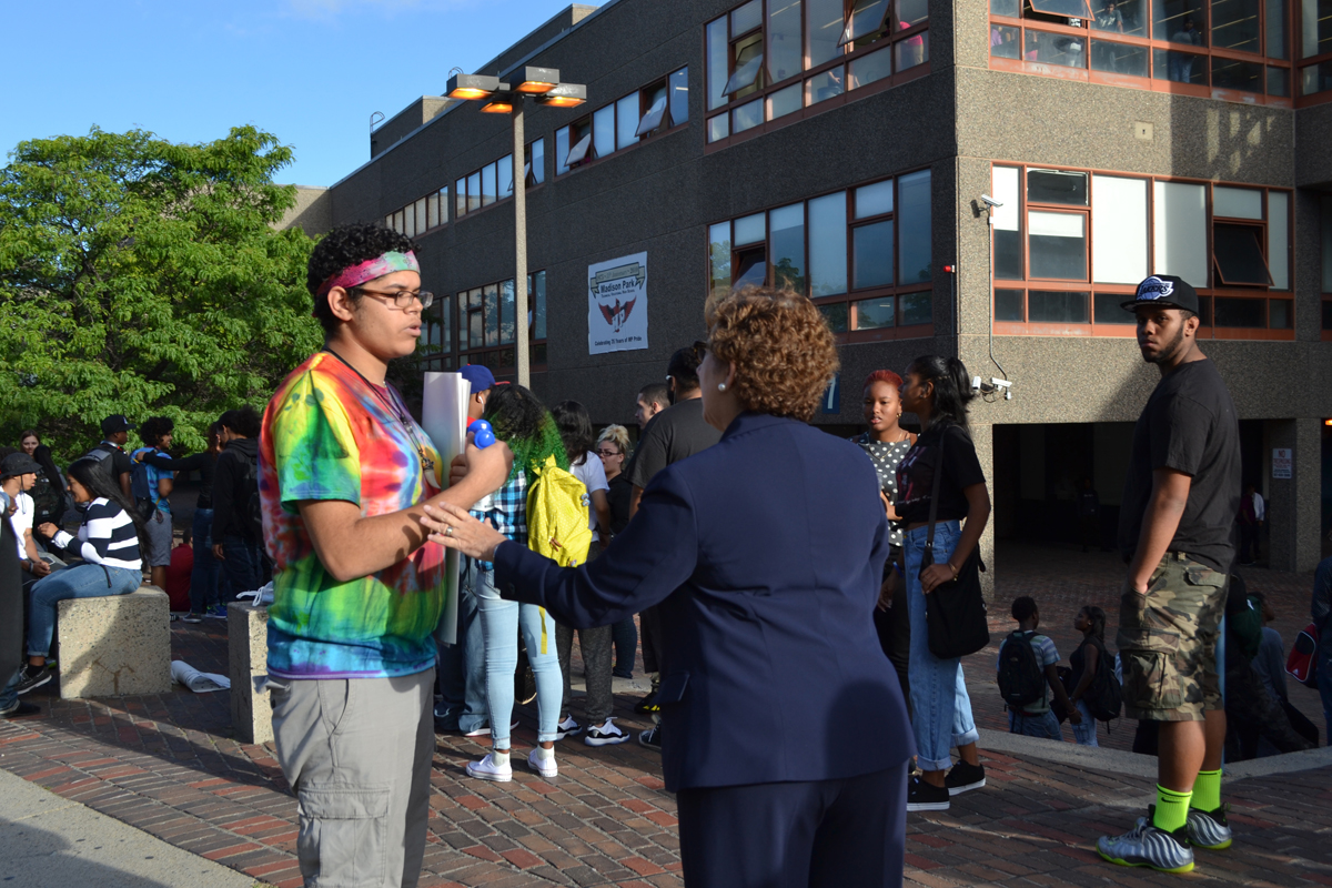 Senior Emmanuel Flores expressed his frustrations to Deputy Superintendent Ellen de los Reyes.