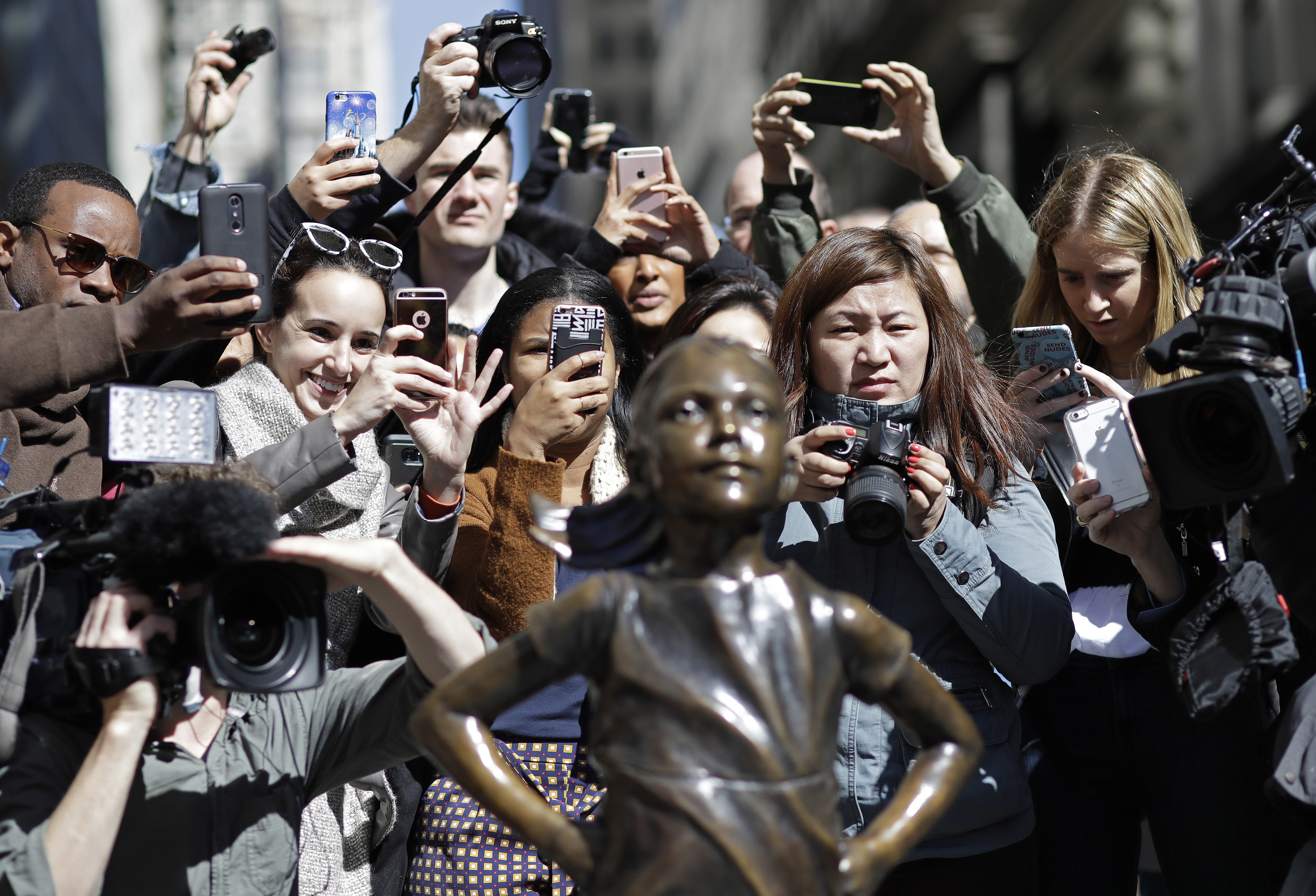 People photographed the "Fearless Girl" statue. She makes a difference."