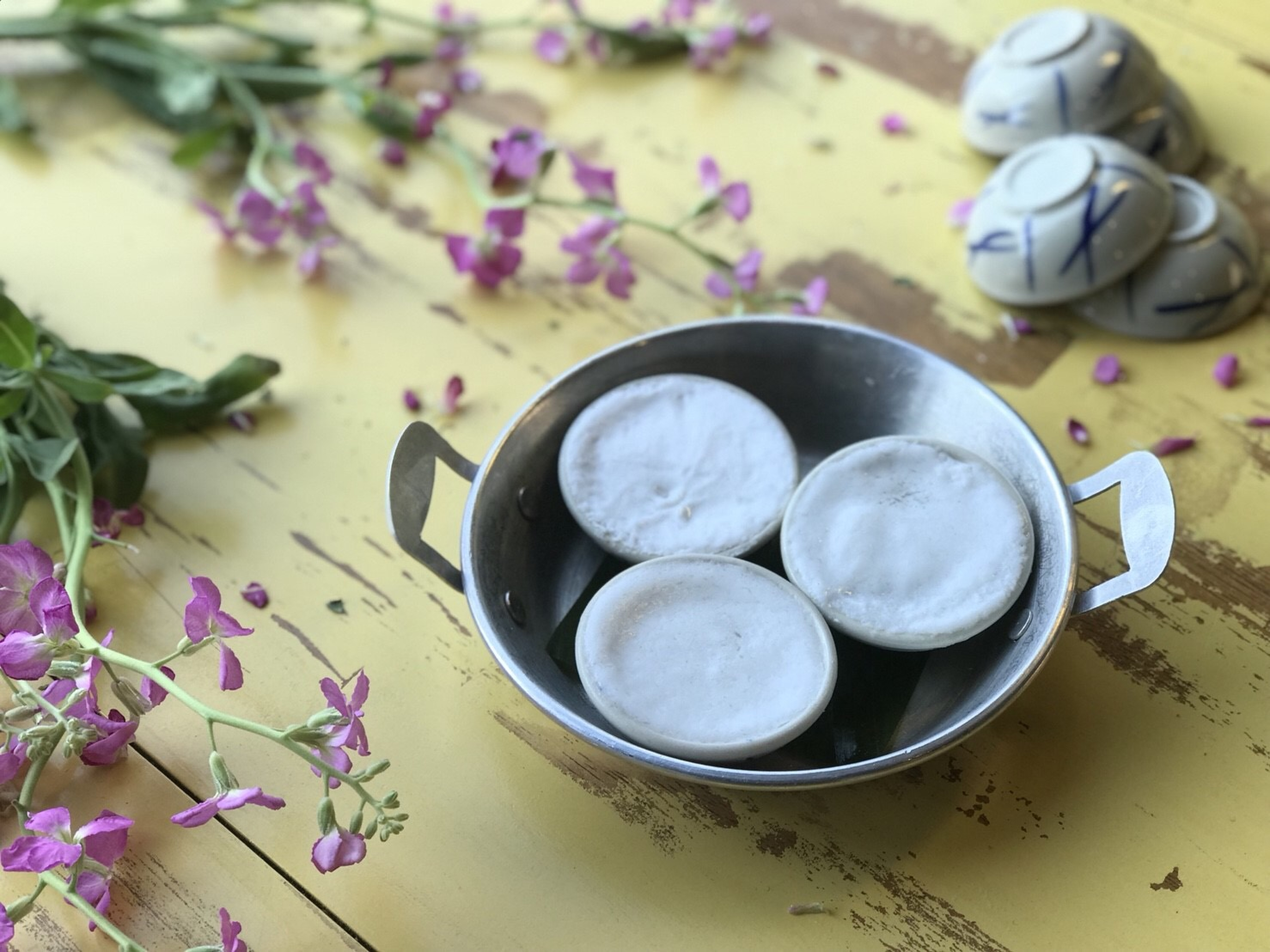 Kanom tuay or coconut cream dessert.