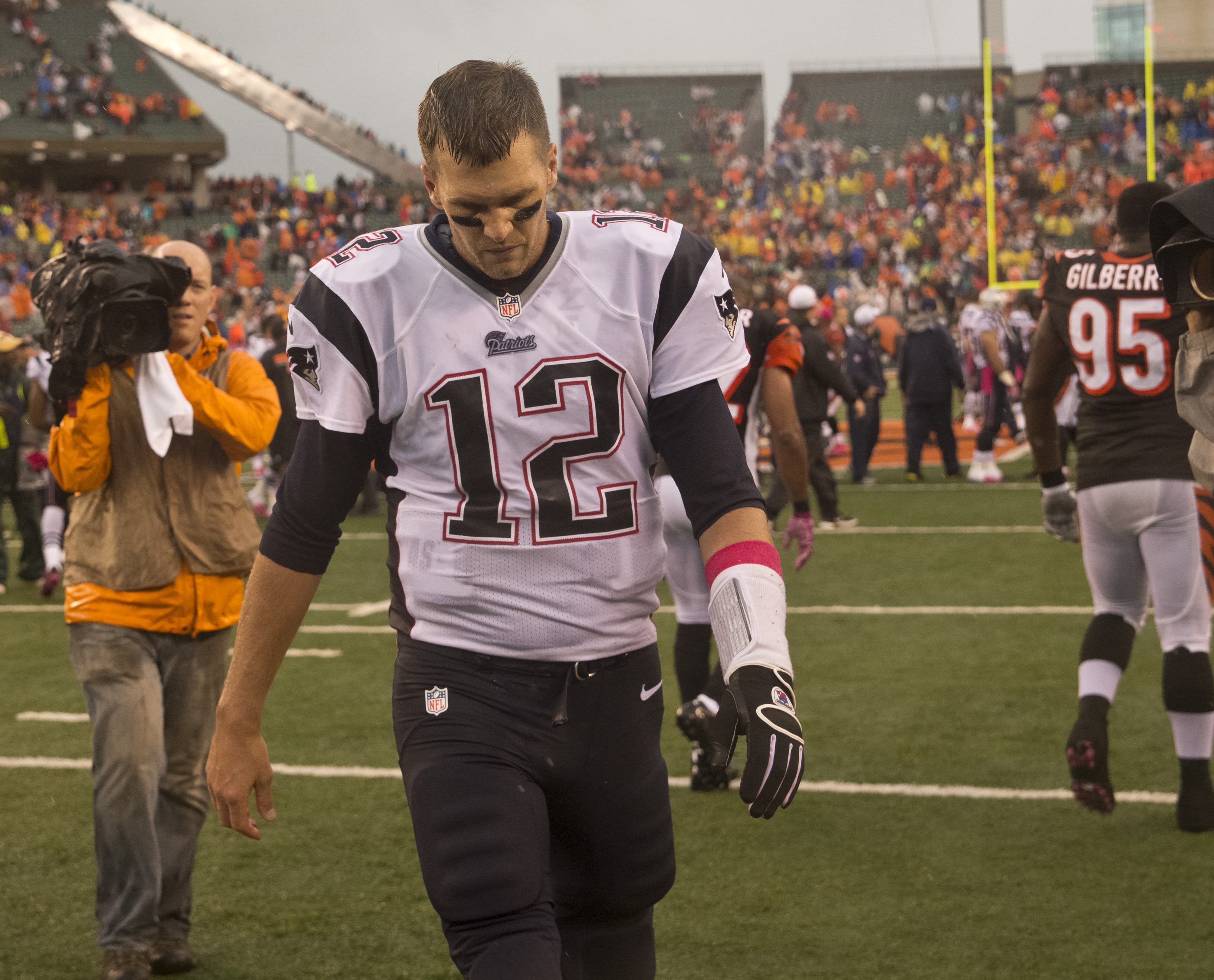Tom Brady walked off the field after the Patriots’ first loss of the season.