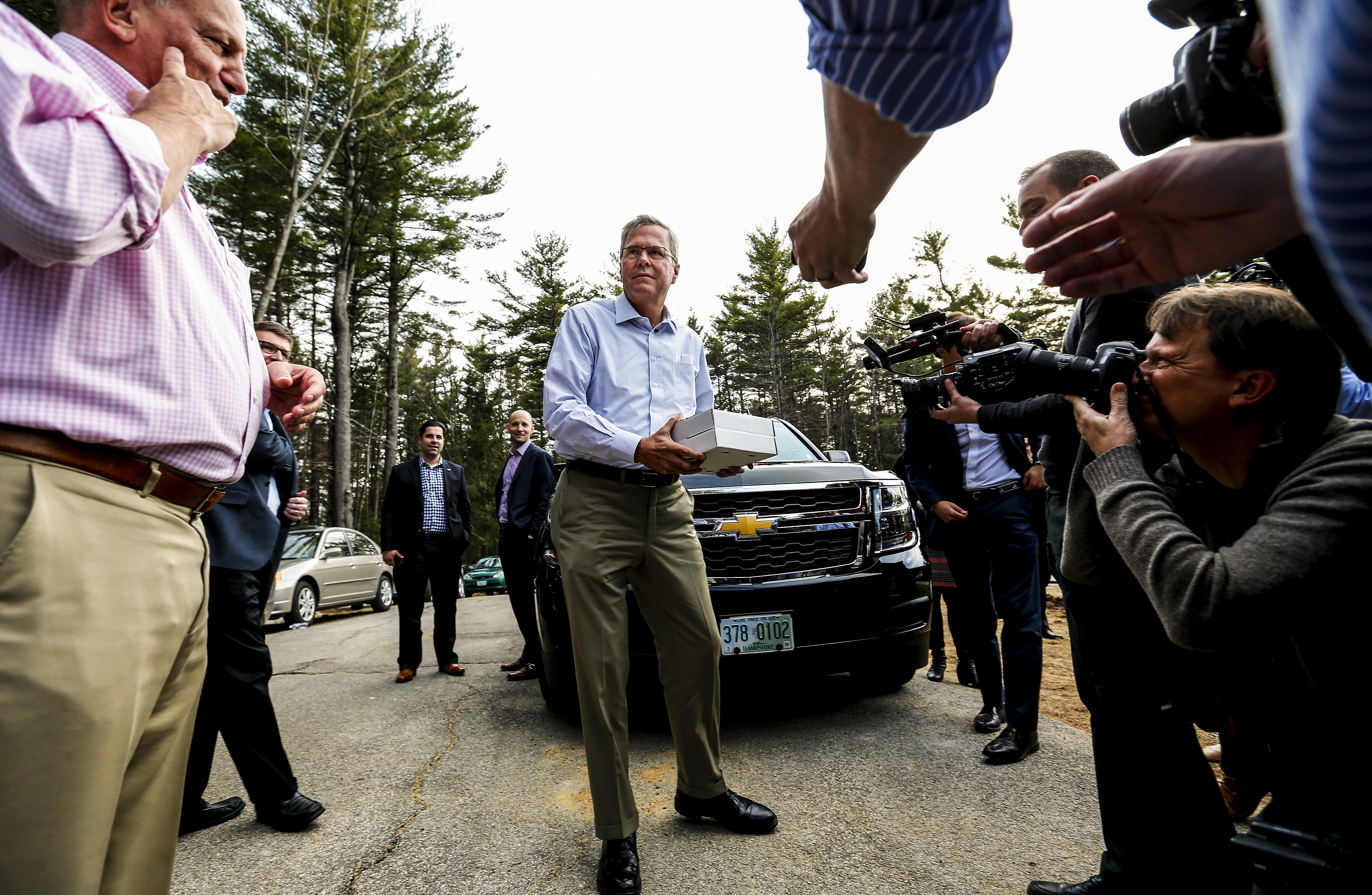 Former Governor Jeb Bush, center, arrived at a "Politics and Pie" event.