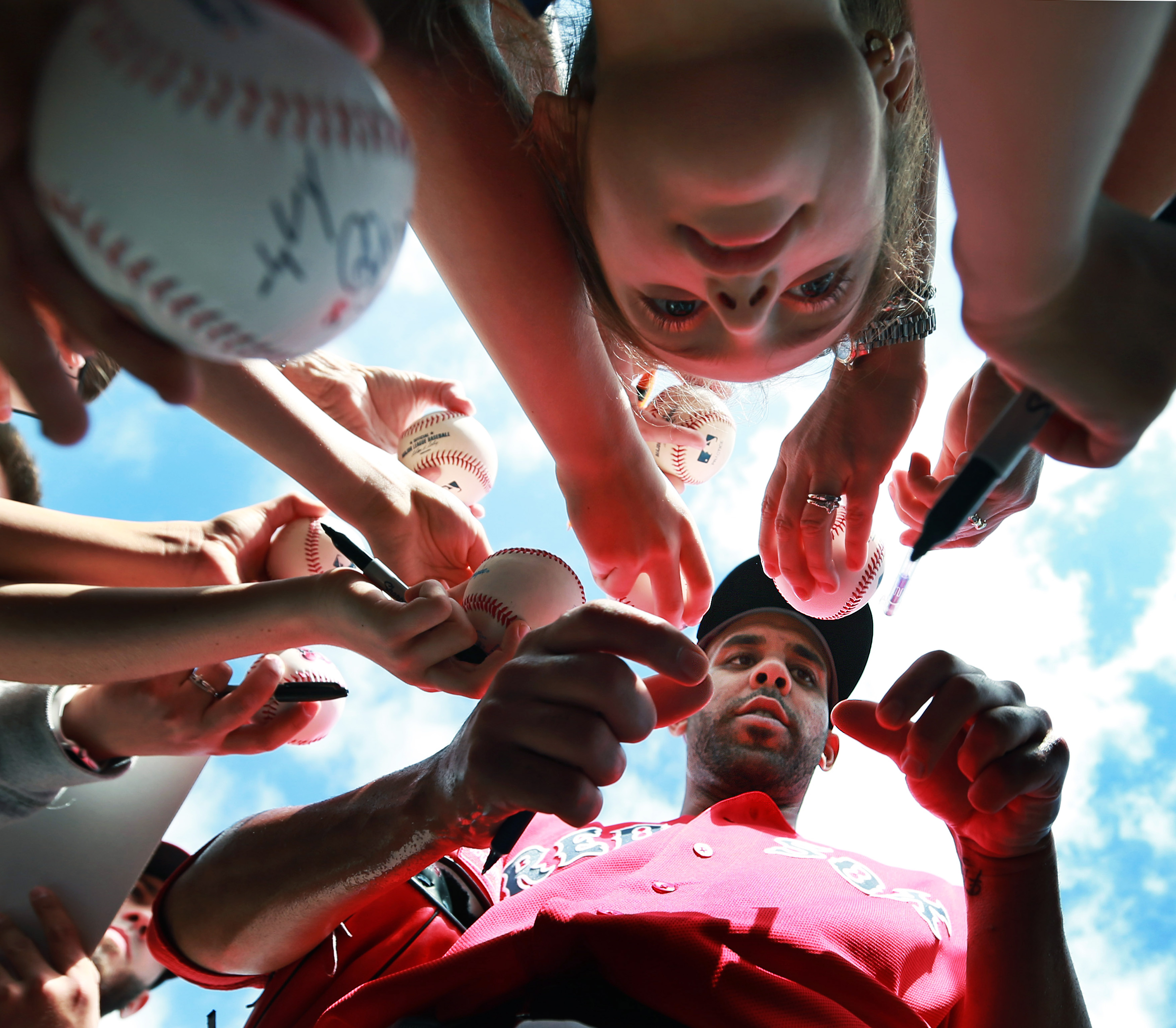 David Price accommodated hundreds of fans at an autograph session last month in Fort Myers, Fla.