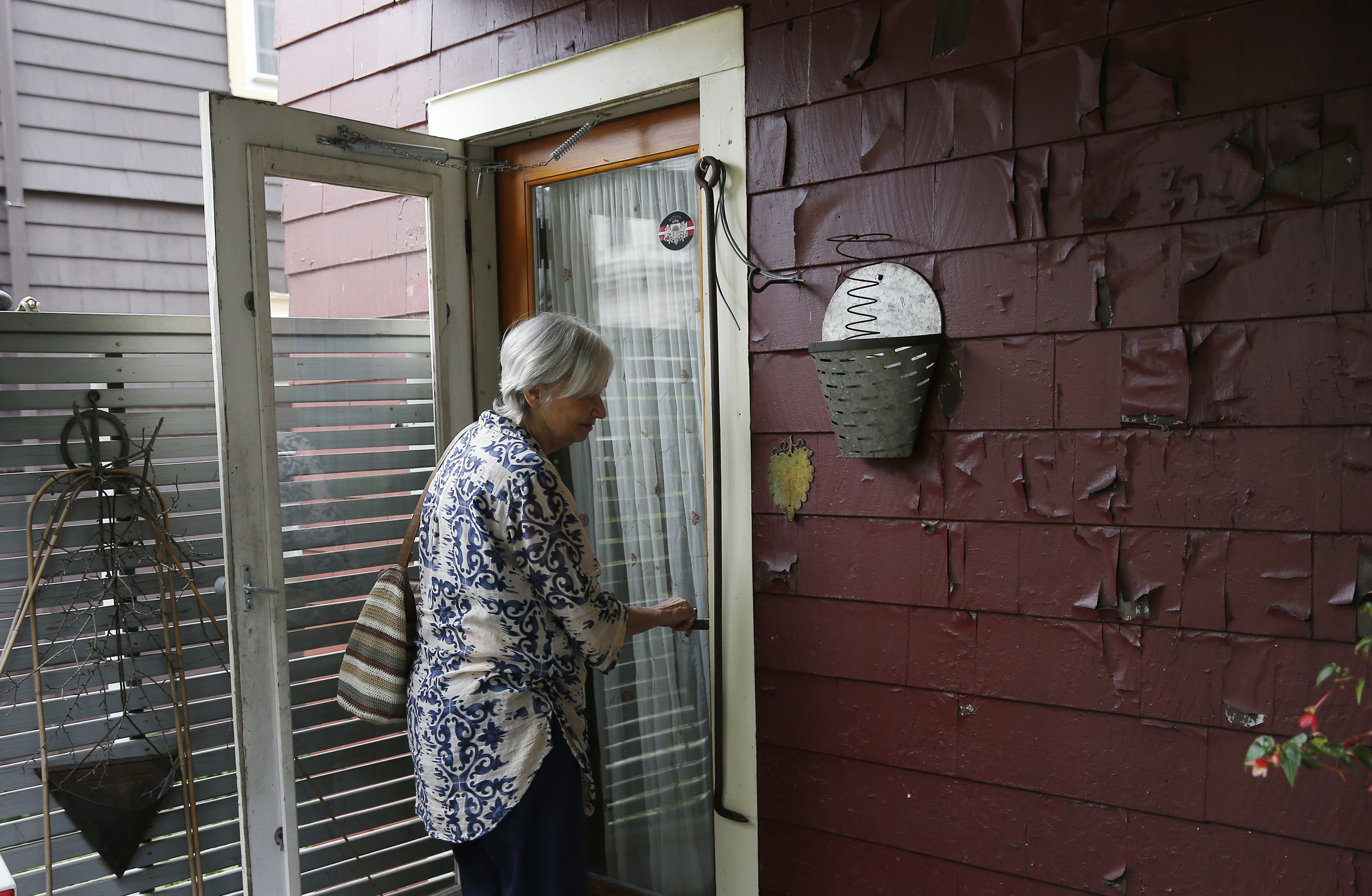 Heintz closed the door to her apartment.