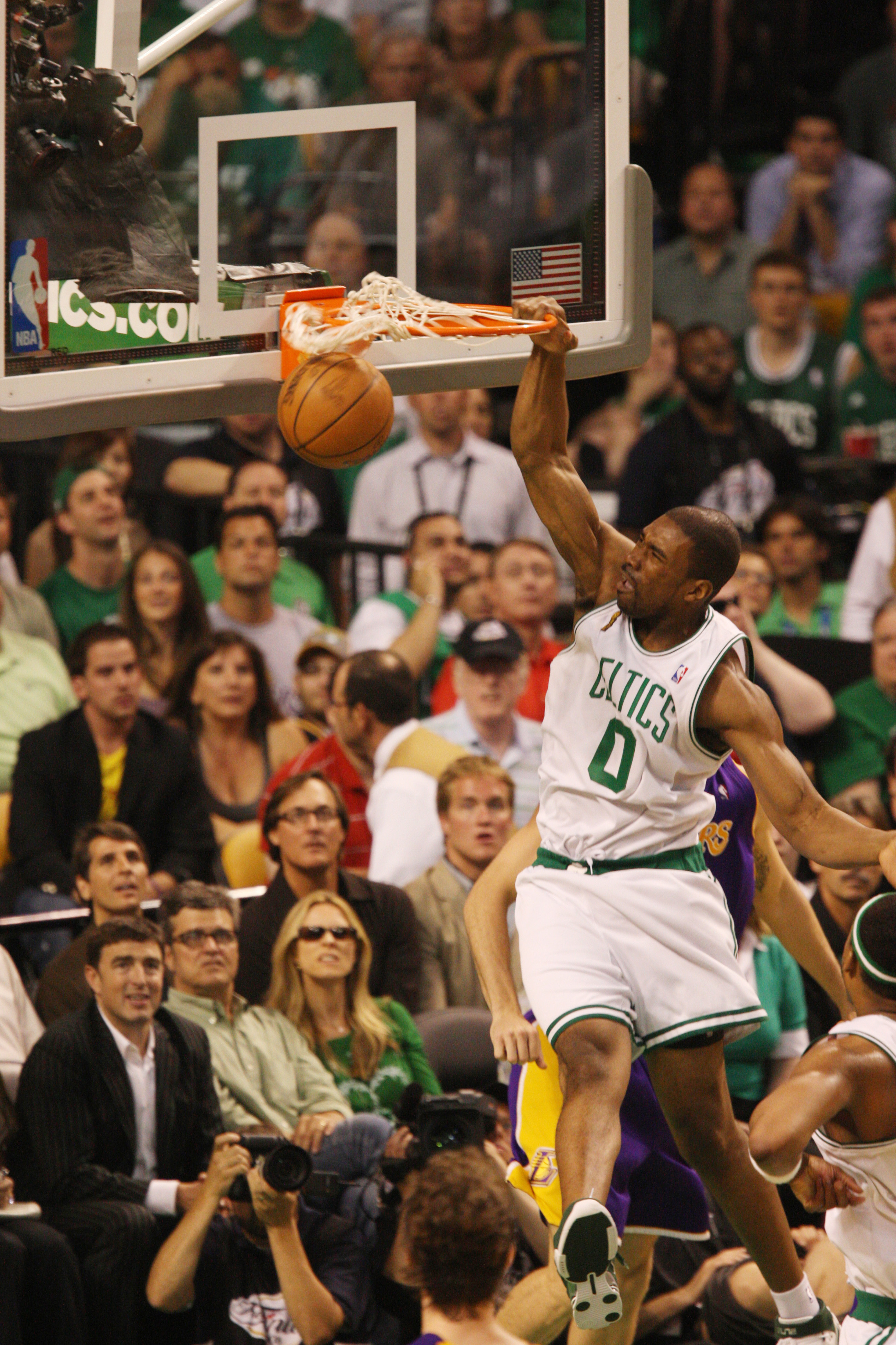 Leon Powe retired at 28 years old.