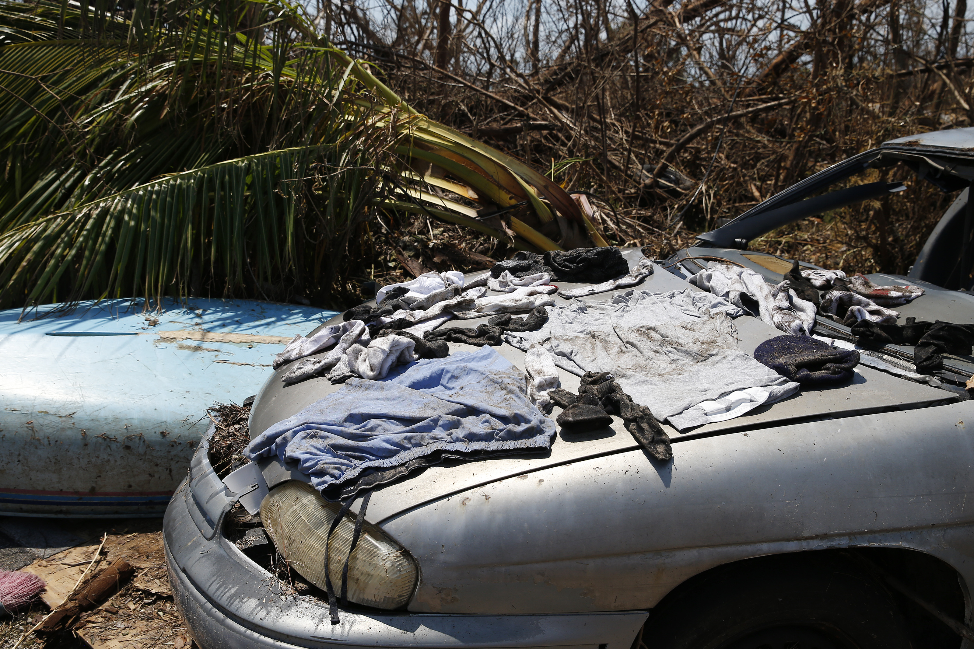 Rendal “Yanks” Munnings Sr. left clothes to dry atop a car in his yard.