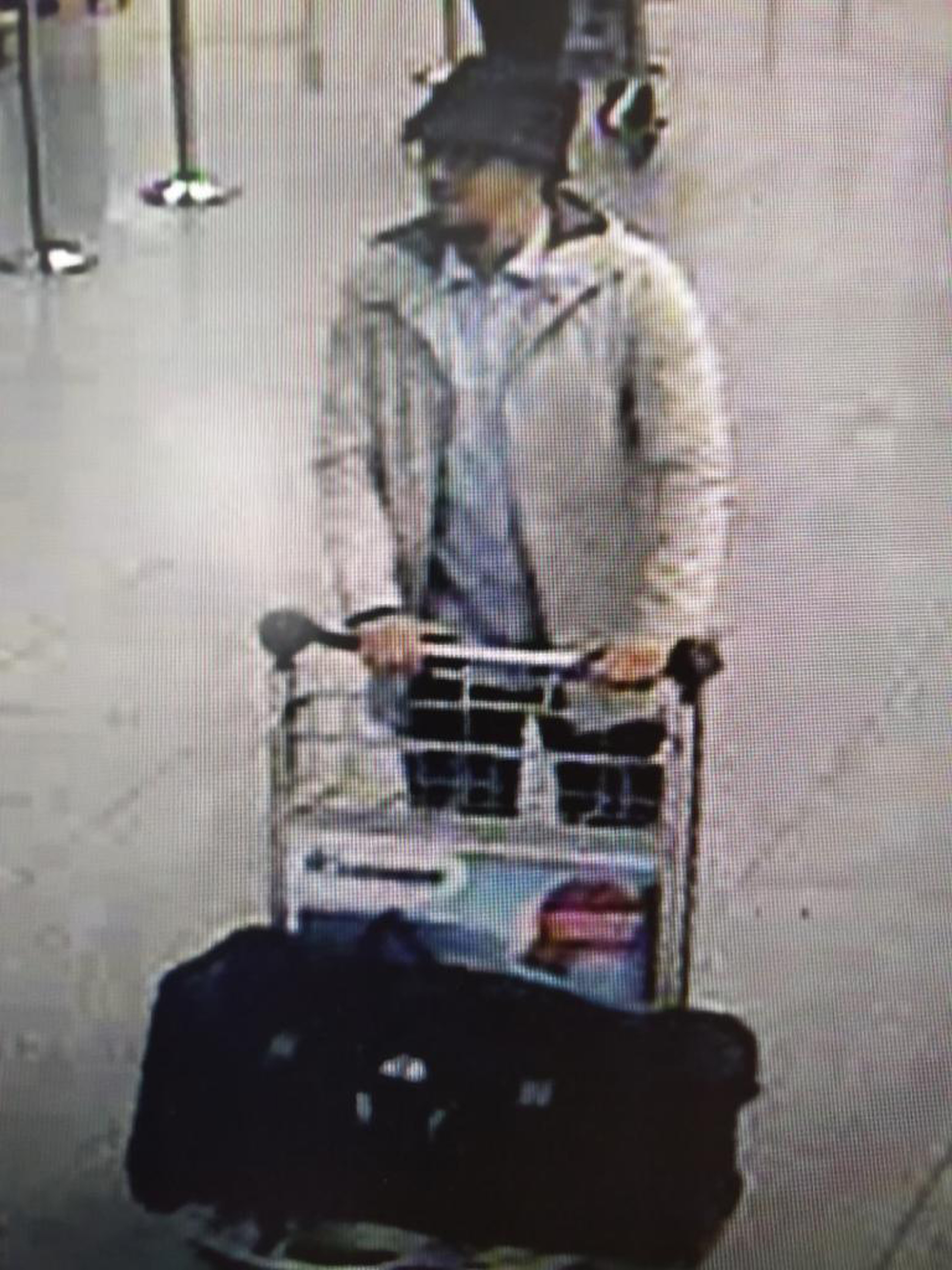 A man who is suspected of taking part in the attacks at Belgium's Zaventem Airport is being sought by police.