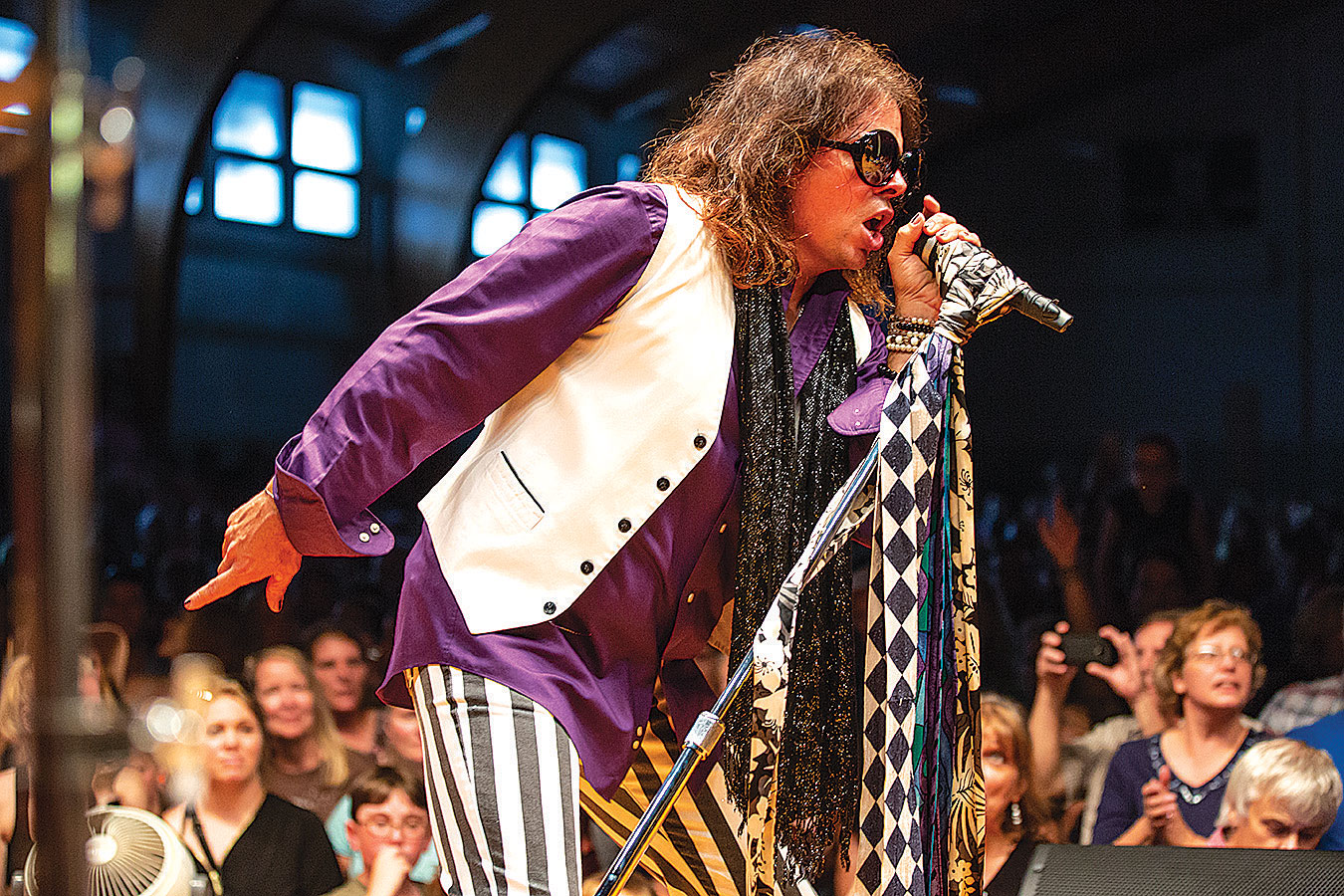 Hingham landscaper Neill Byrnes has been moonlighting as a rock ’n’ roll mimic for 27 years, parlaying his resemblance to Aerosmith’s Steven Tyler into a second career.