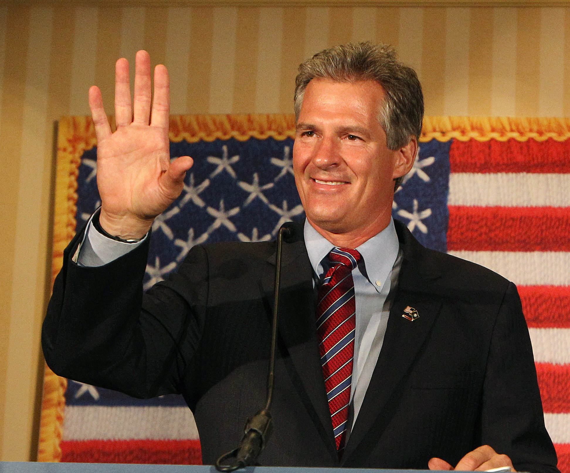 Scott Brown will face incumbent Democrat Jeanne Shaheen in the general election in November.