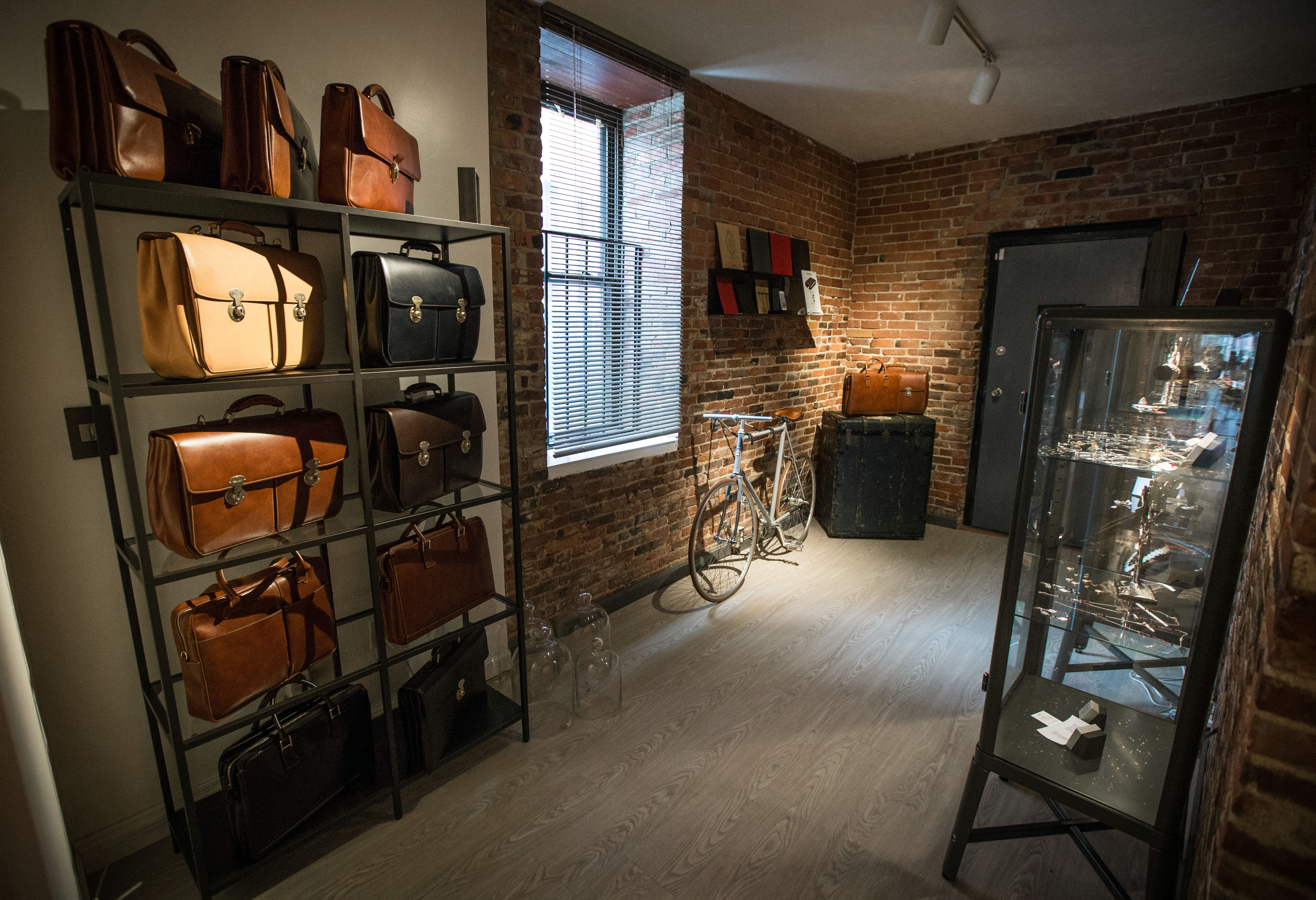 08/29/2013 BOSTON, MA The interior of OFFICINA 189 (cq) in Boston. (Aram Boghosian for The Boston Globe)