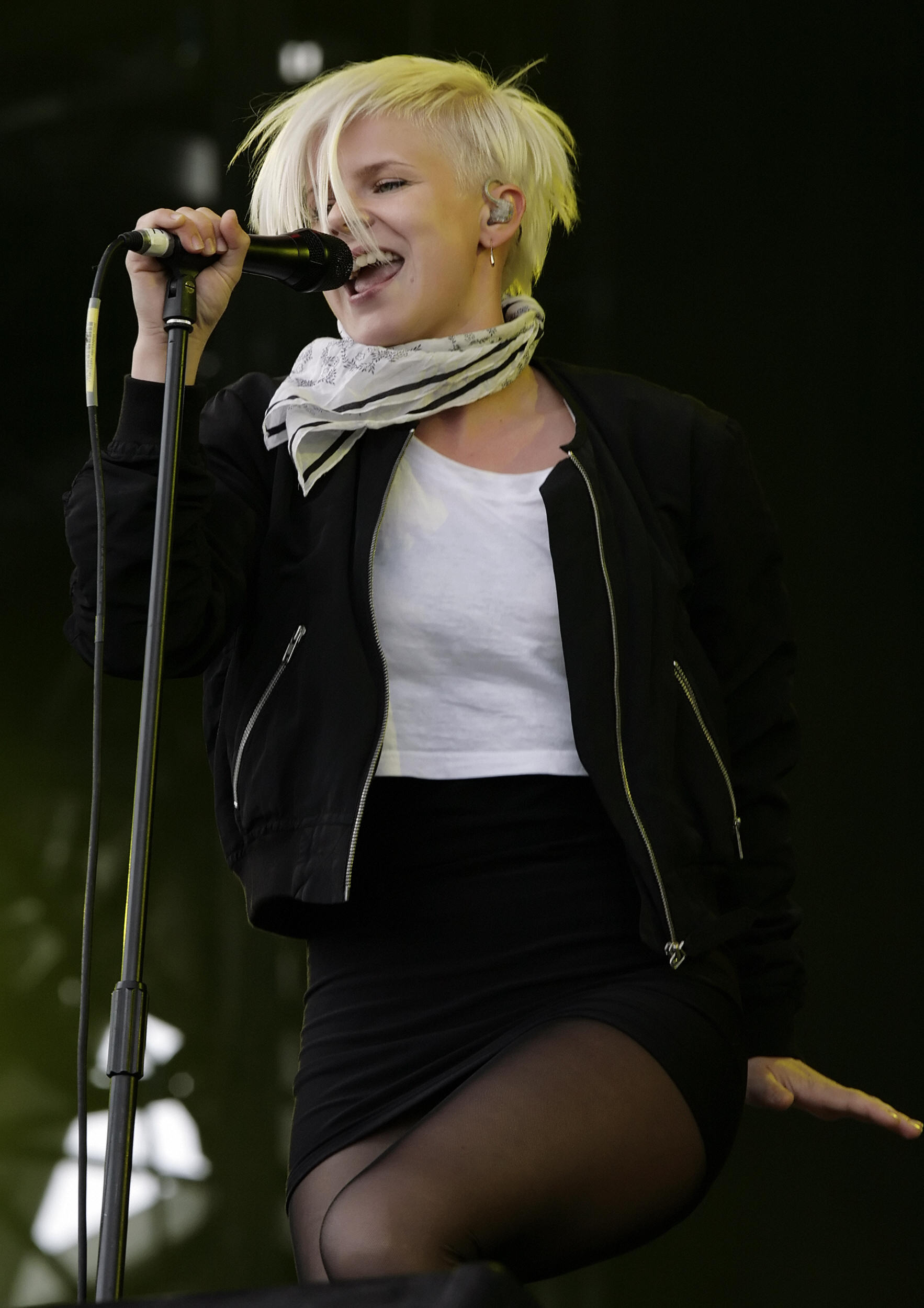<b id="U8441698789228iF" style="">Robyn</b>