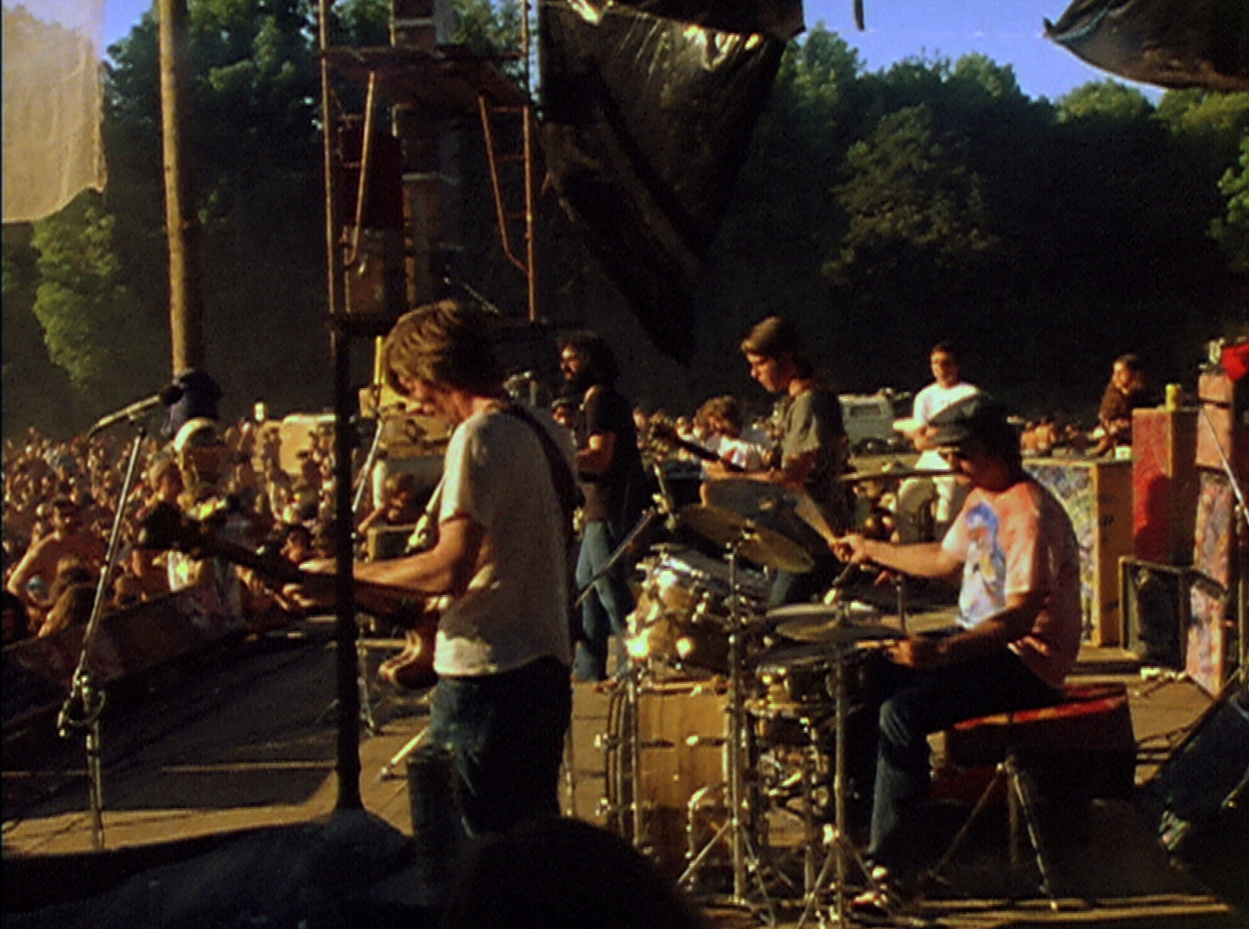 The Grateful Dead performed in Oregon in 1972.