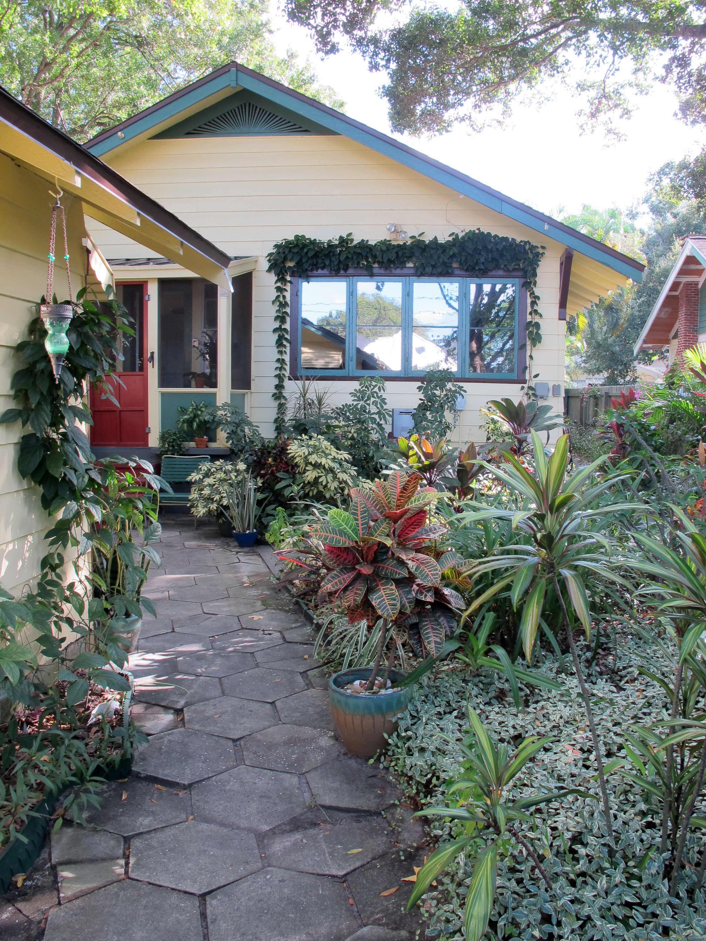 One of many small creative gardens in Historic Kenwood.