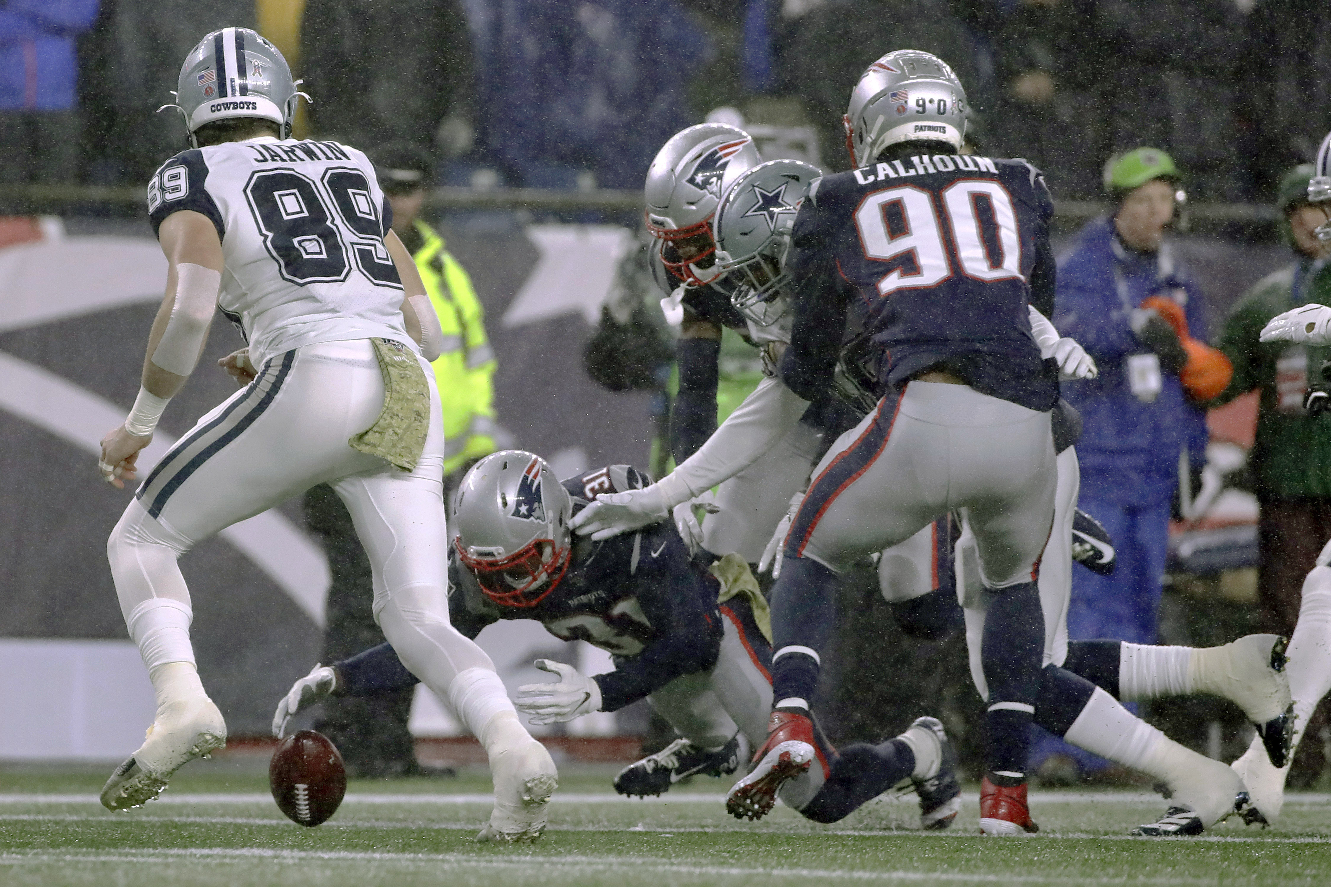 Jonathan Jones recovered after Matthew Slater blocked a Cowboys punt on Sunday.